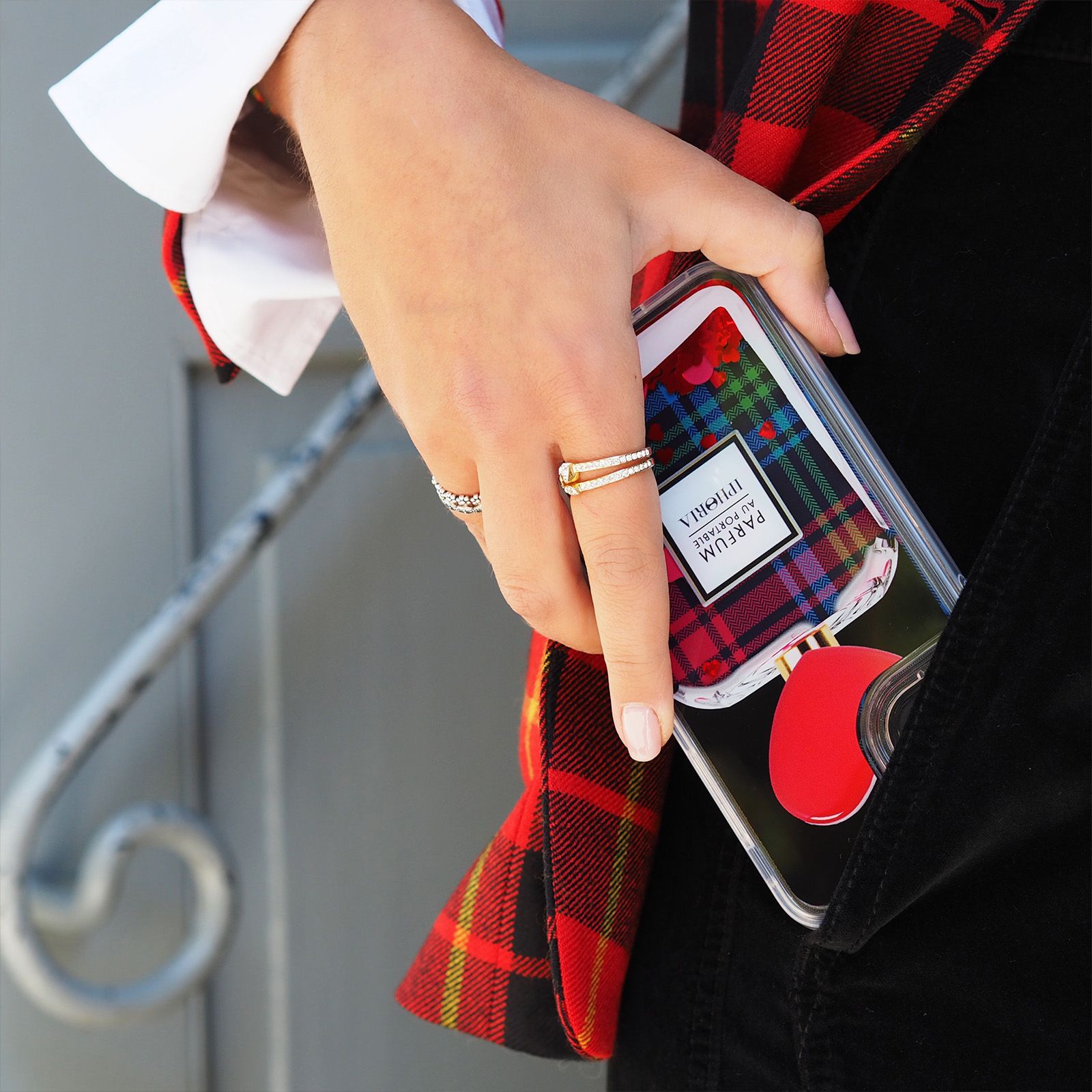 Liquid Case for Apple iPhone 12/12 Pro - Tartan Heart Perfume