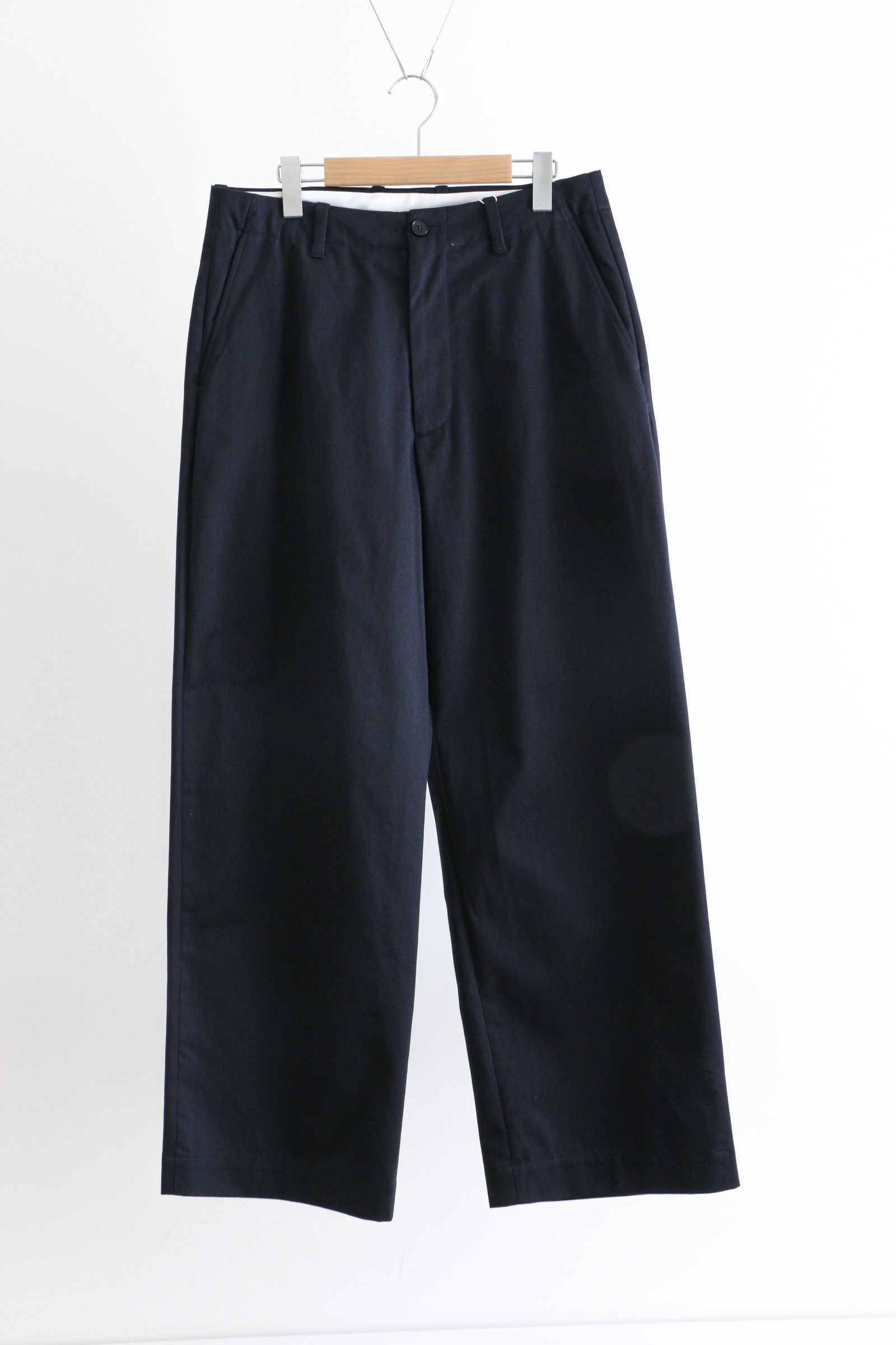 UNIVERSAL PRODUCTS - No Tuck Wide Chino Trousers NAVY