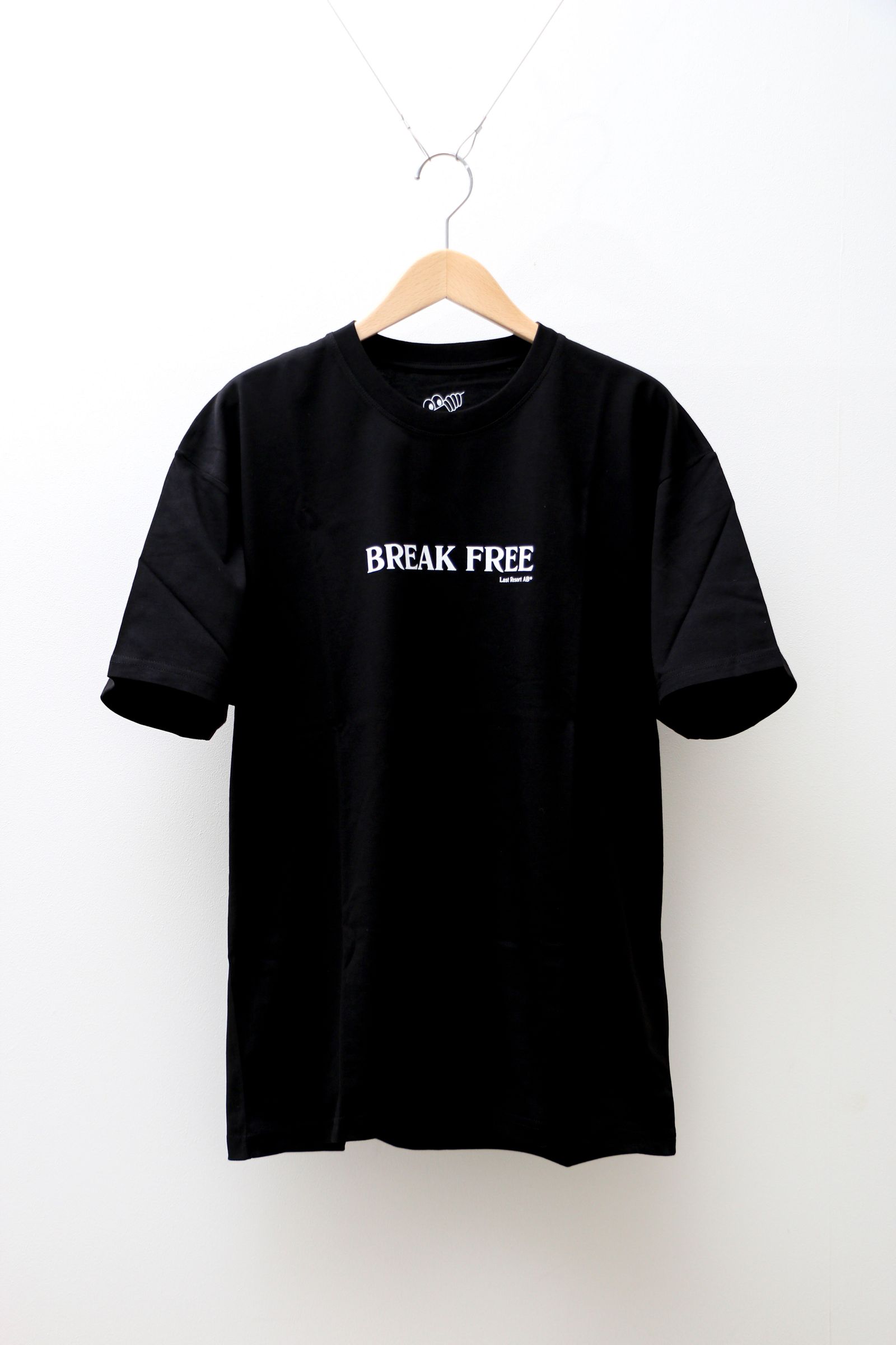 LAST RESORT AB Break Free Tee Black koko