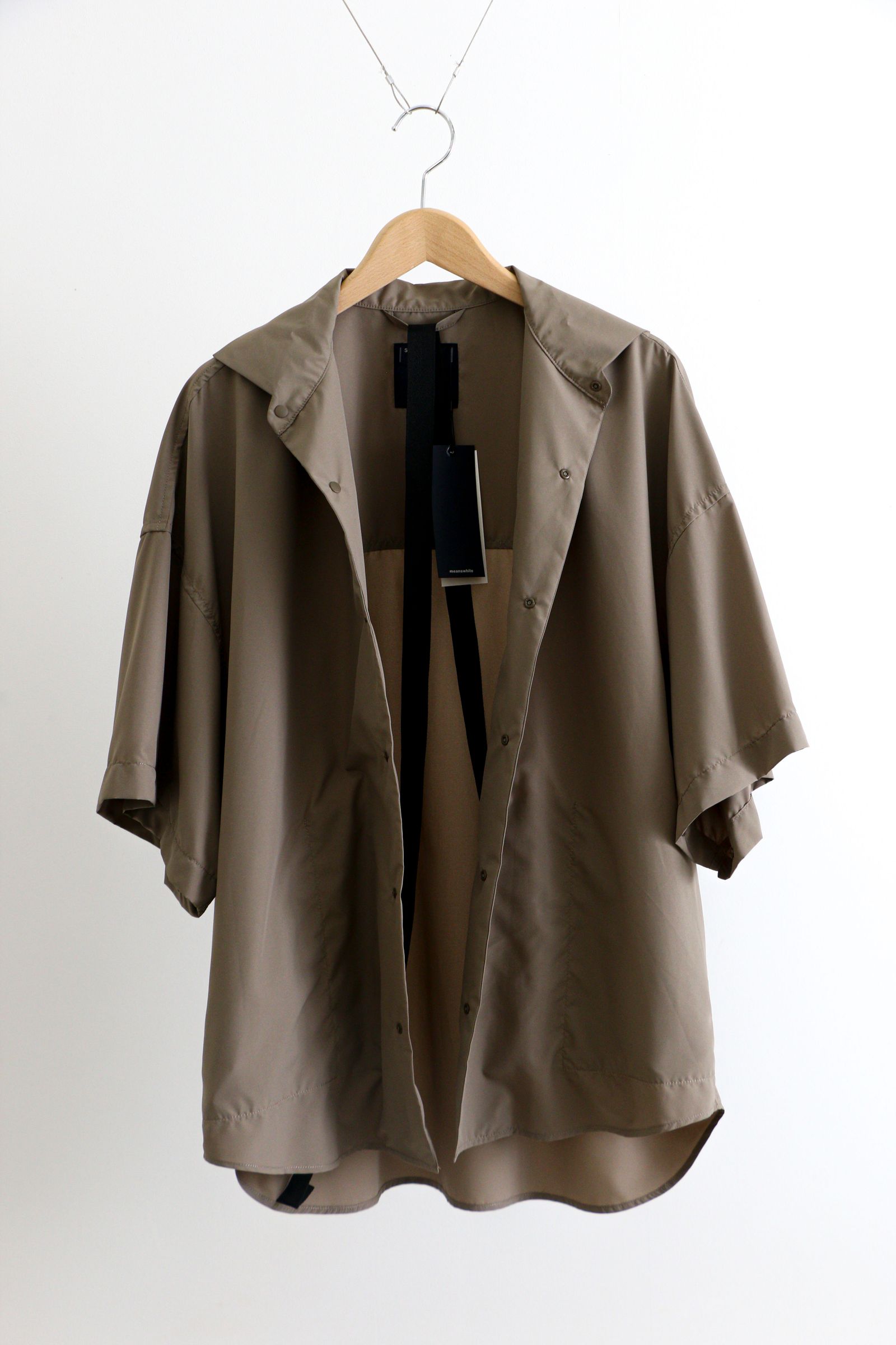 meanswhile - FEATHER SMOOTH SNAP SH TAUPE / 2Wayシャツ / ベージュ