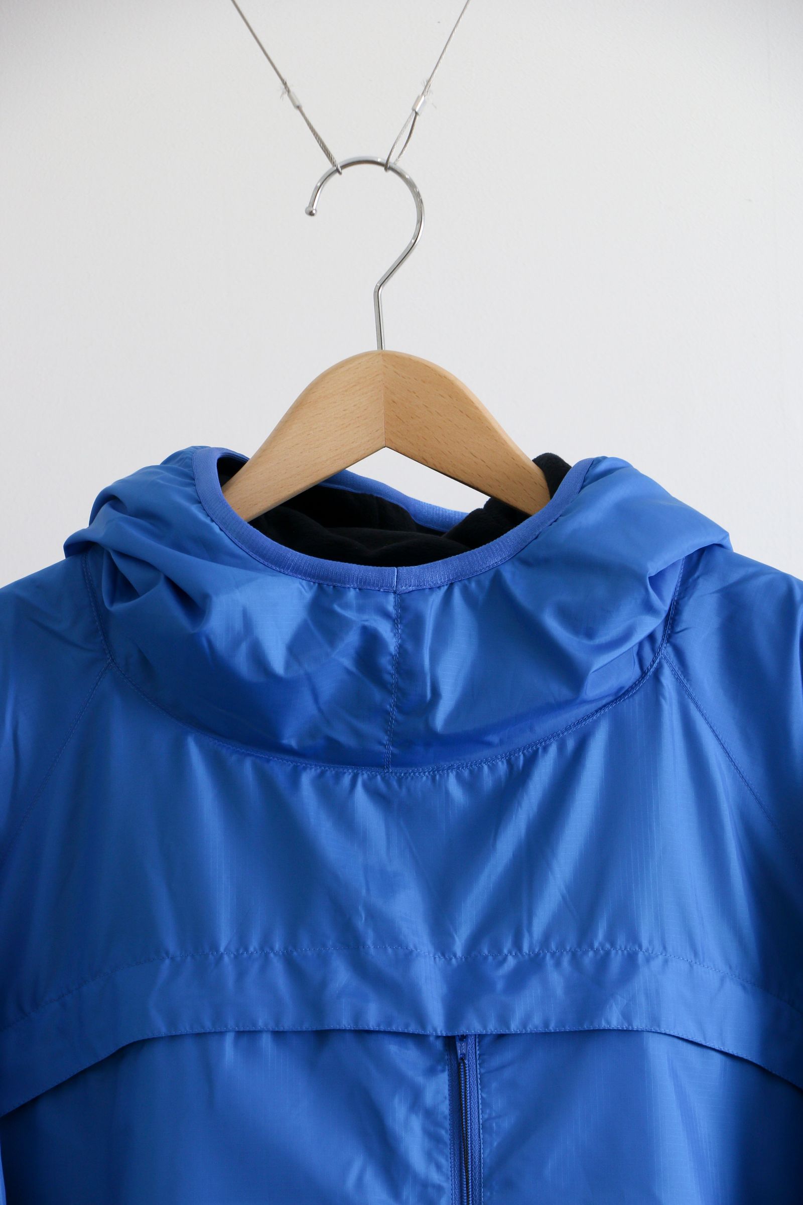 tone - tone REVERSIBLE ANORAK HOODIE BLUE / アノラック / ポーラ