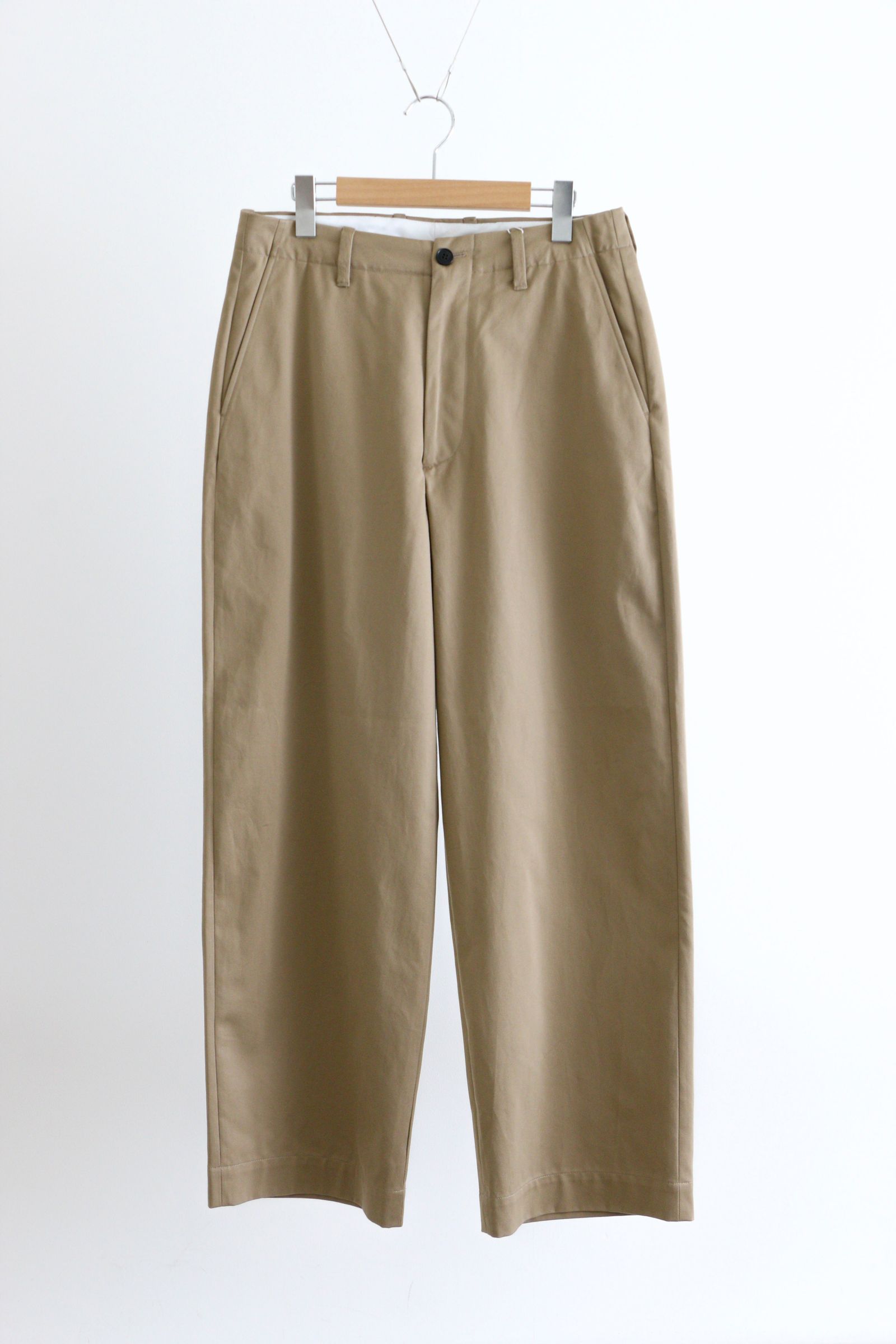 UNIVERSAL PRODUCTS - No Tuck Wide Chino Trousers CAMEL | koko
