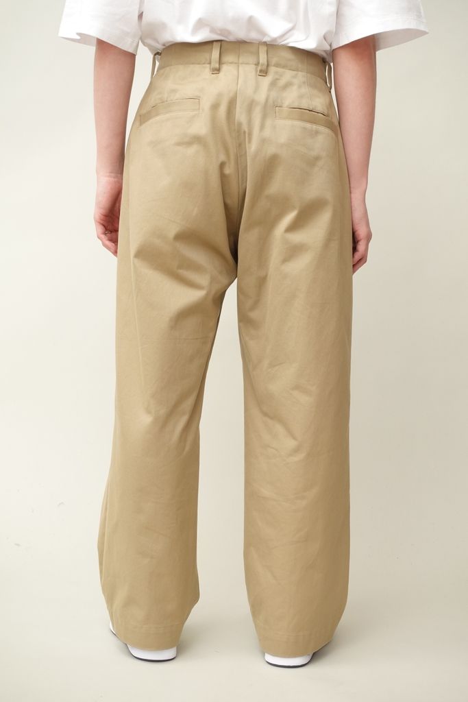 UNIVERSAL PRODUCTS - No Tuck Wide Chino Trousers CAMEL | koko