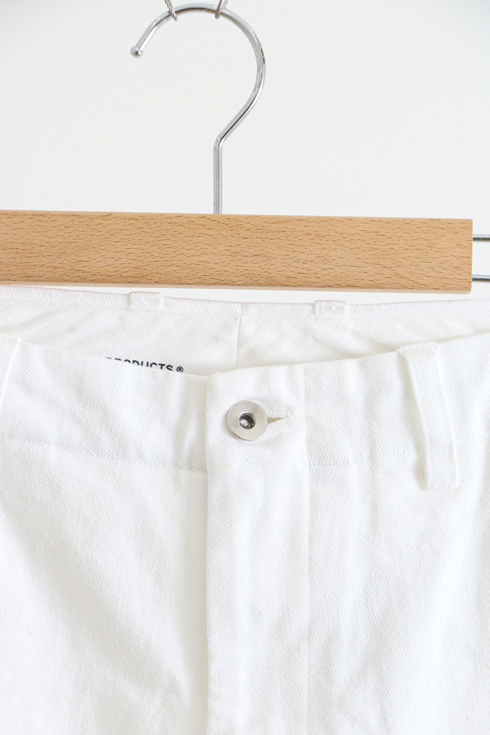 UNIVERSAL PRODUCTS - No Tuck Wide Denim Trousers WHITE | koko