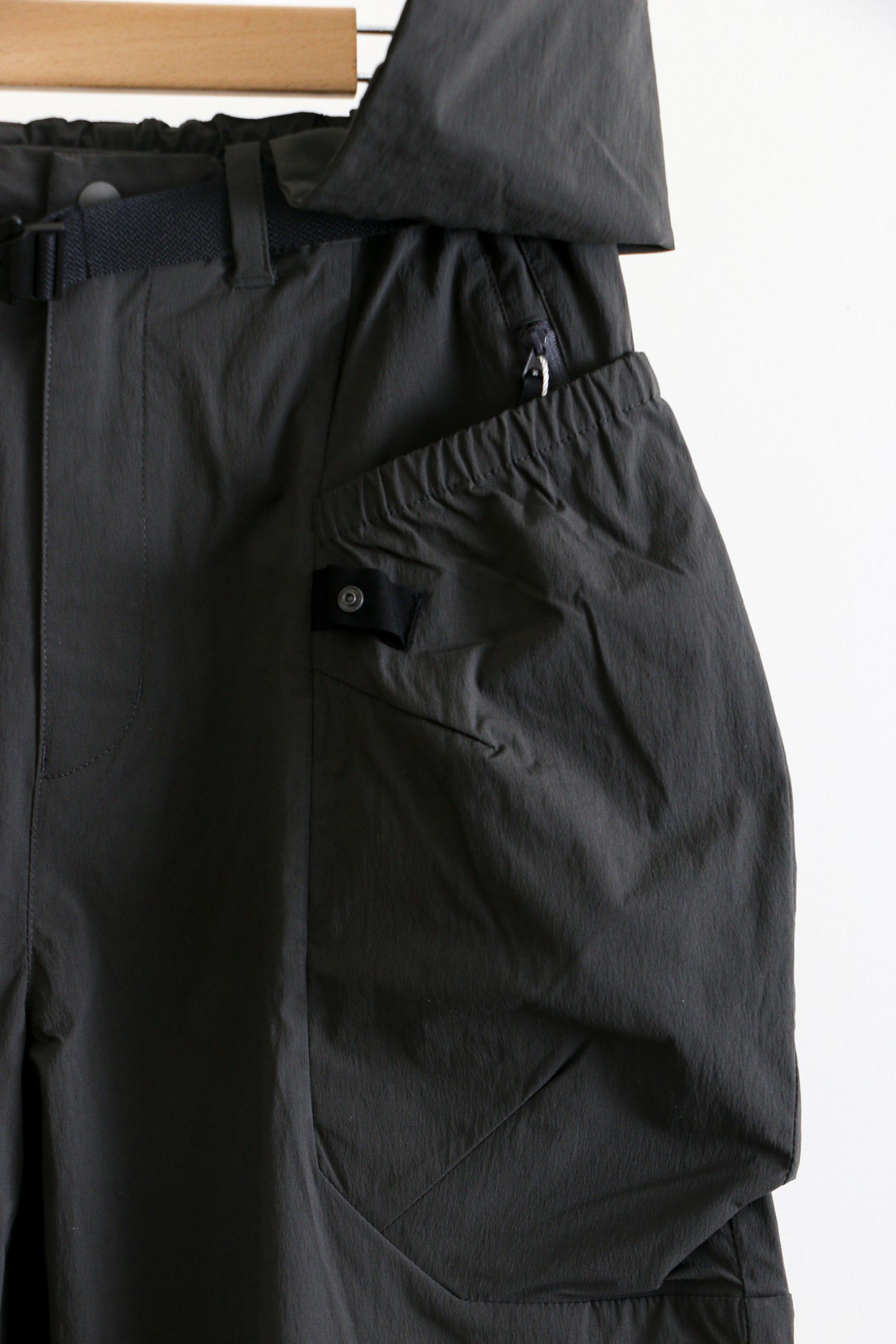 alk PHENIX (アルクフェニックス) - ZAK PANTS KAR / Karu-Stretch taffeta II / OFF Black / ザックパンツ / 撥水 / オフブラック - M