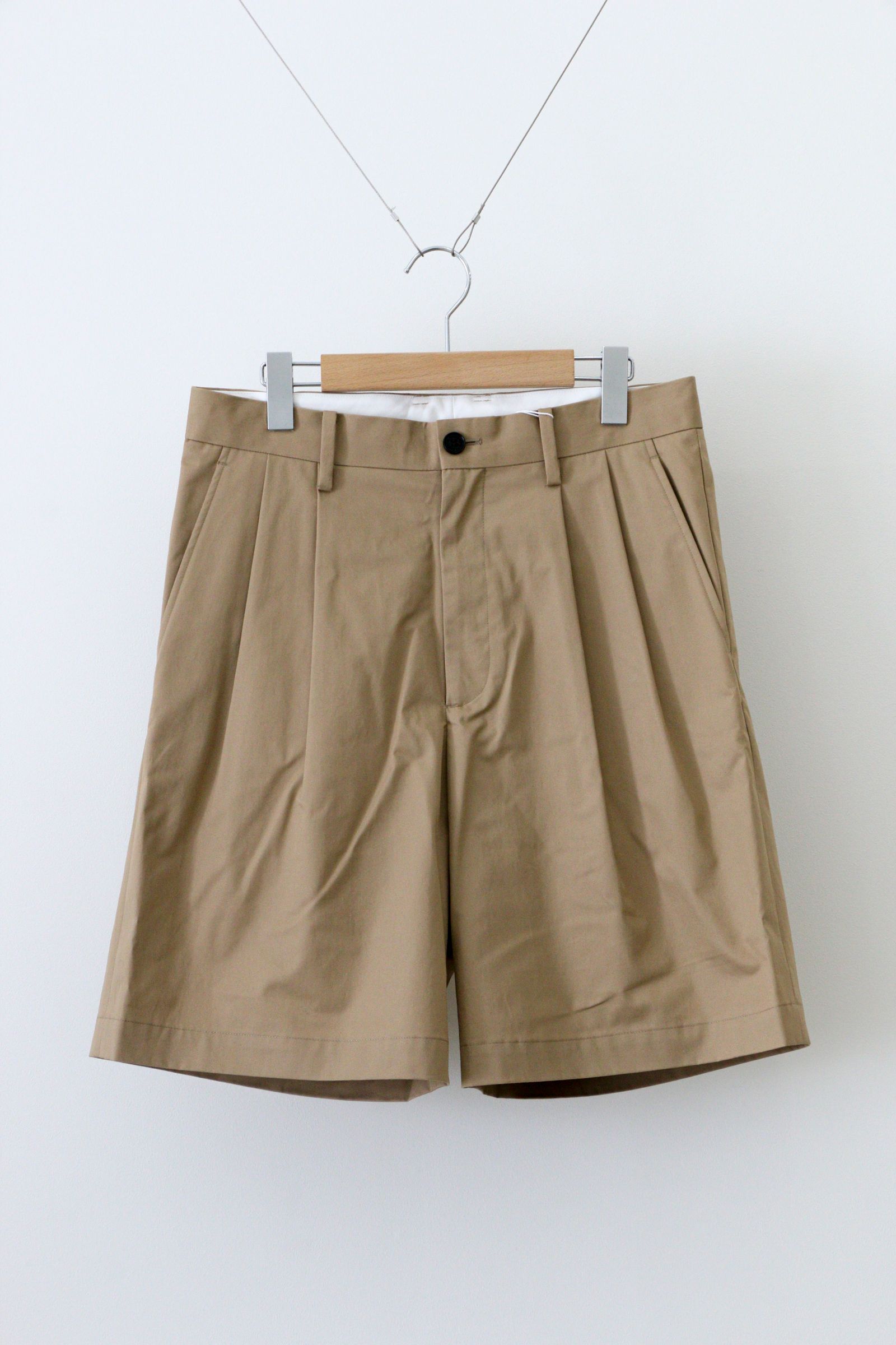 UNIVERSAL PRODUCTS - 2TUCK WIDE EASY SHORTS BEIGE ...