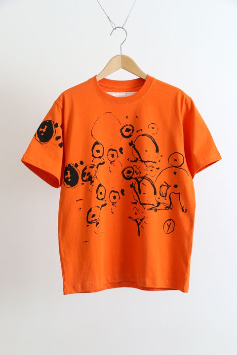 RECYCLED COTTON SS TEE / GOLDEN POPPY LUCAS DILLON / プリントTシャツ / オレンジ