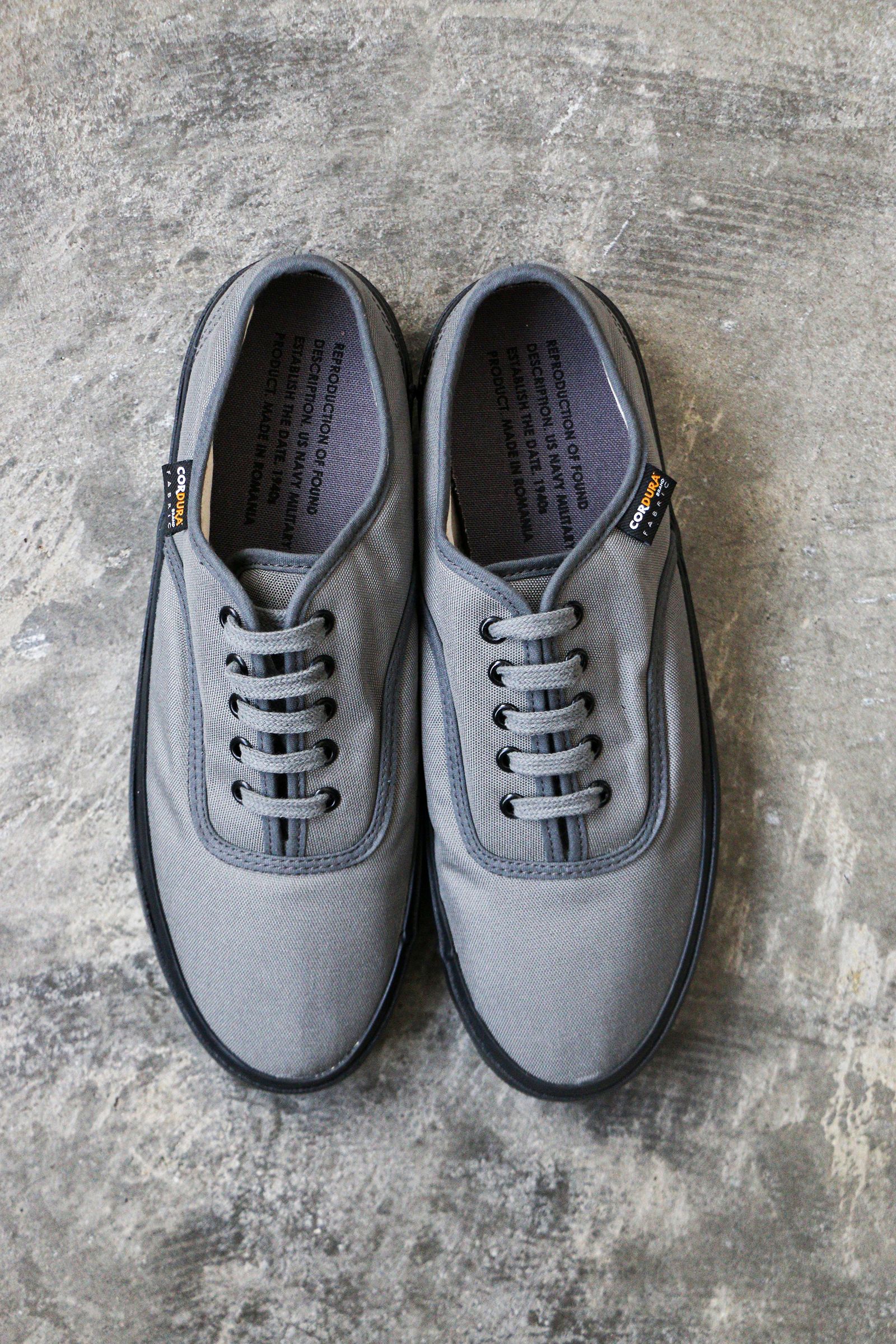 REPRODUCTION OF FOUND - US NAVY MILITARY TRAINER GRAY / BLACK SOLE / USミリタリー  トレーナー | koko