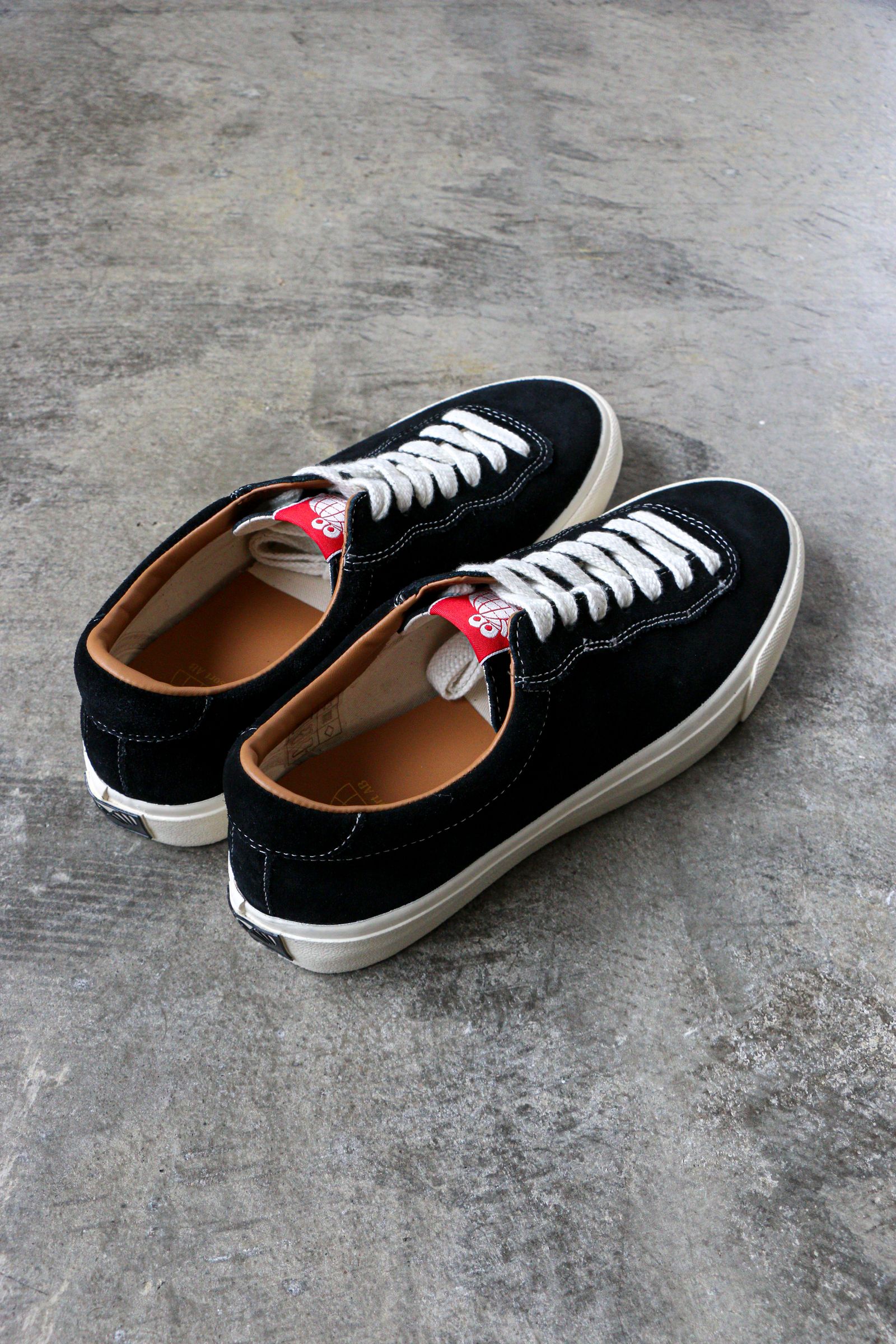 LAST RESORT AB - VM001 Suede LO Black / White | koko