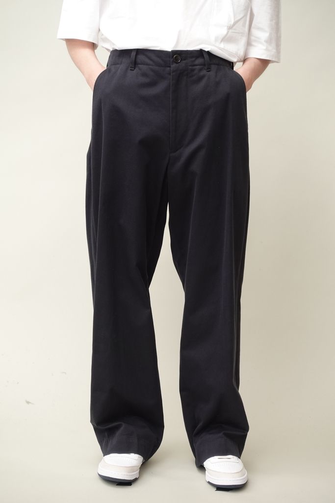 UNIVERSAL PRODUCTS - No Tuck Wide Chino Trousers NAVY | koko