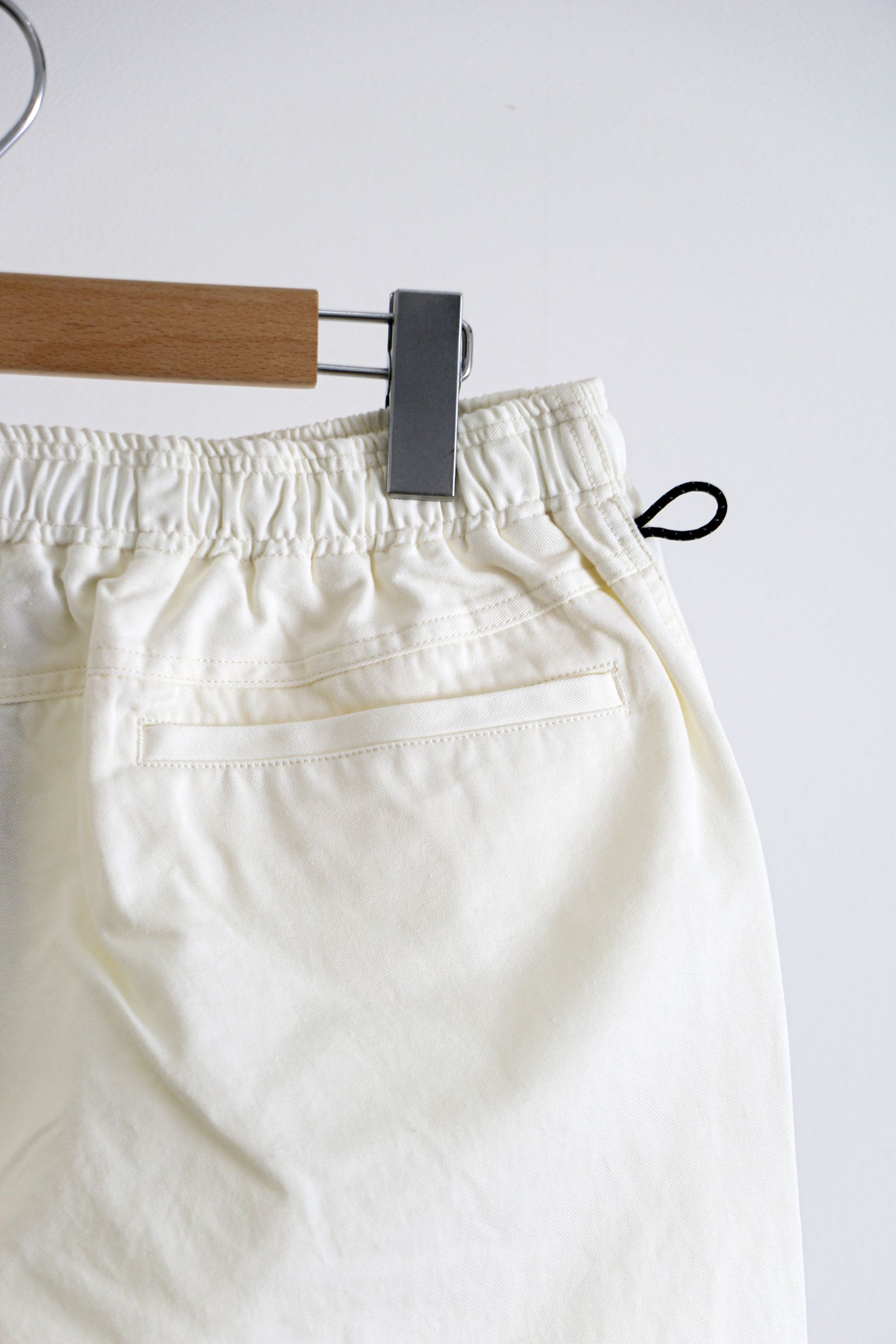 bal - WASHED TWILL ELASTIC WAIST TROUSER Off White