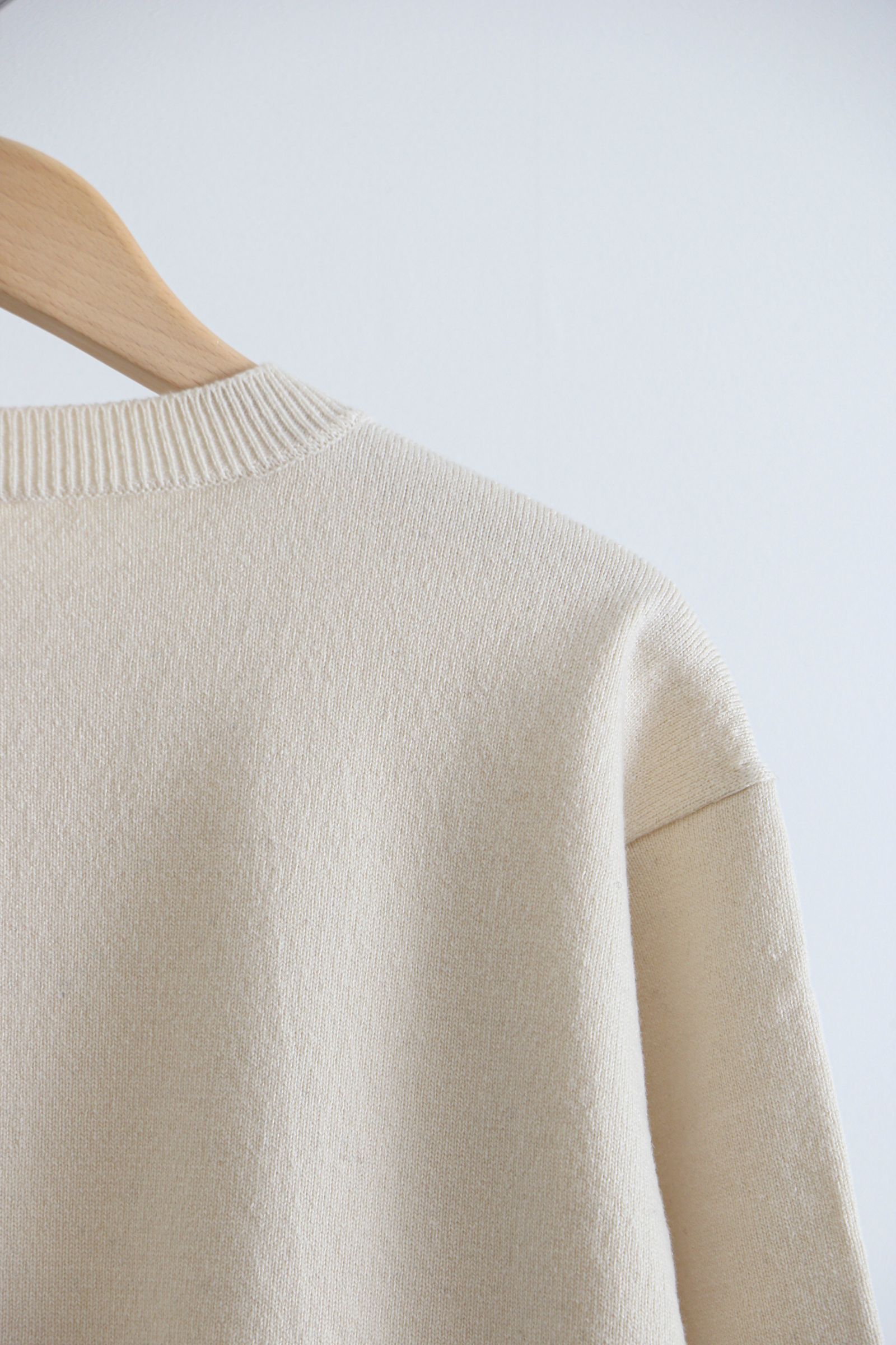 イタリー製　セーター　カシミヤ35％絹35％毛30％　タグ付　Lお写真がすべてです