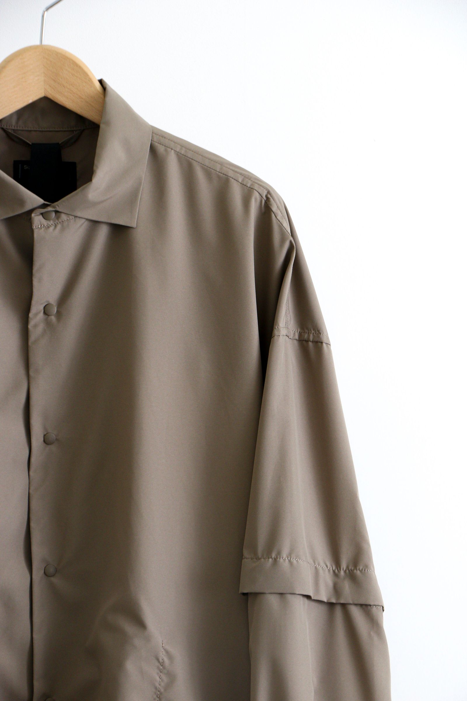 meanswhile - FEATHER SMOOTH SNAP SH TAUPE / 2Wayシャツ / ベージュ ...