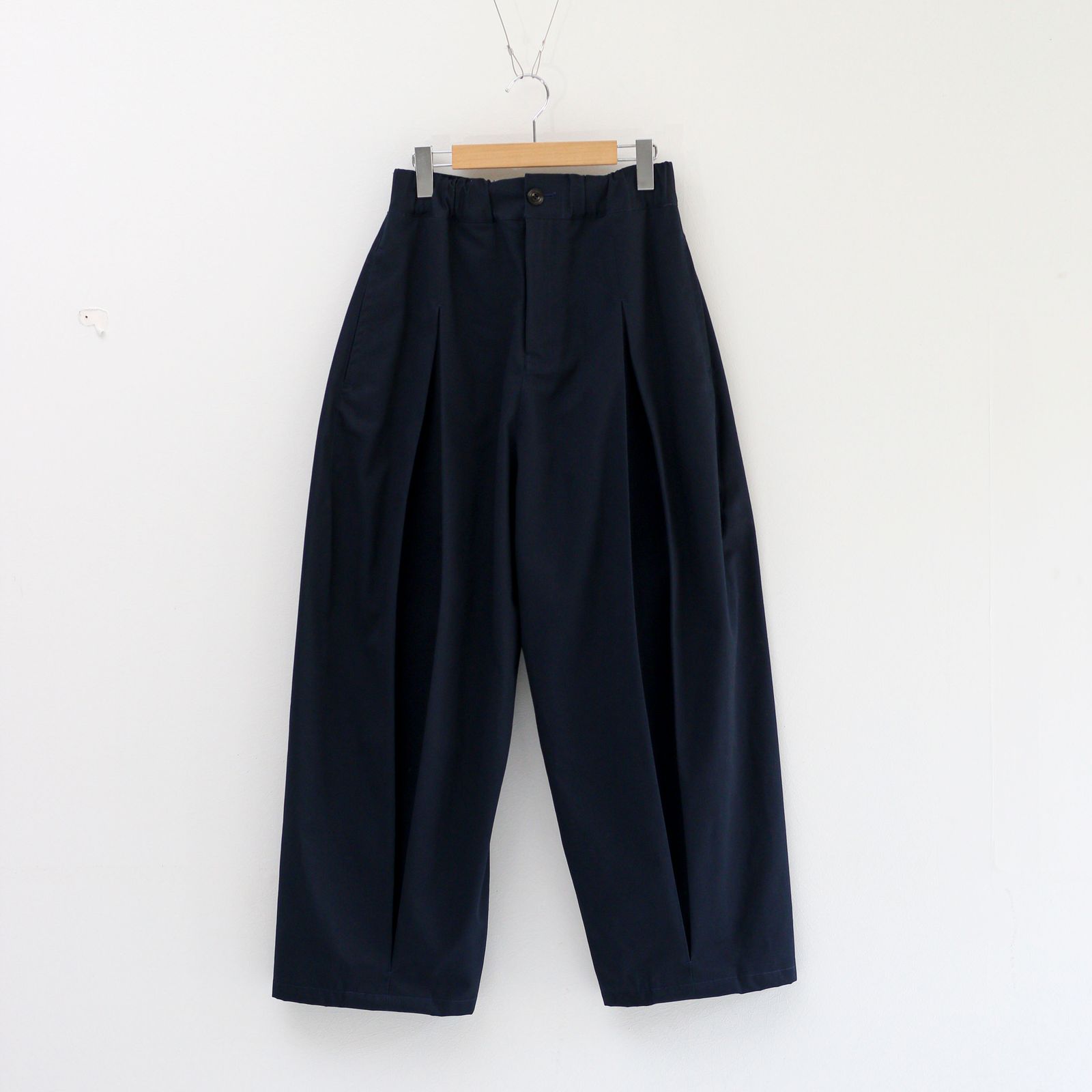 SAGE NATION - BOX PLEAT TROUSER NAVY / ボックスプリーツトラウザー / チノ / ボトムス / ネイビー |  koko