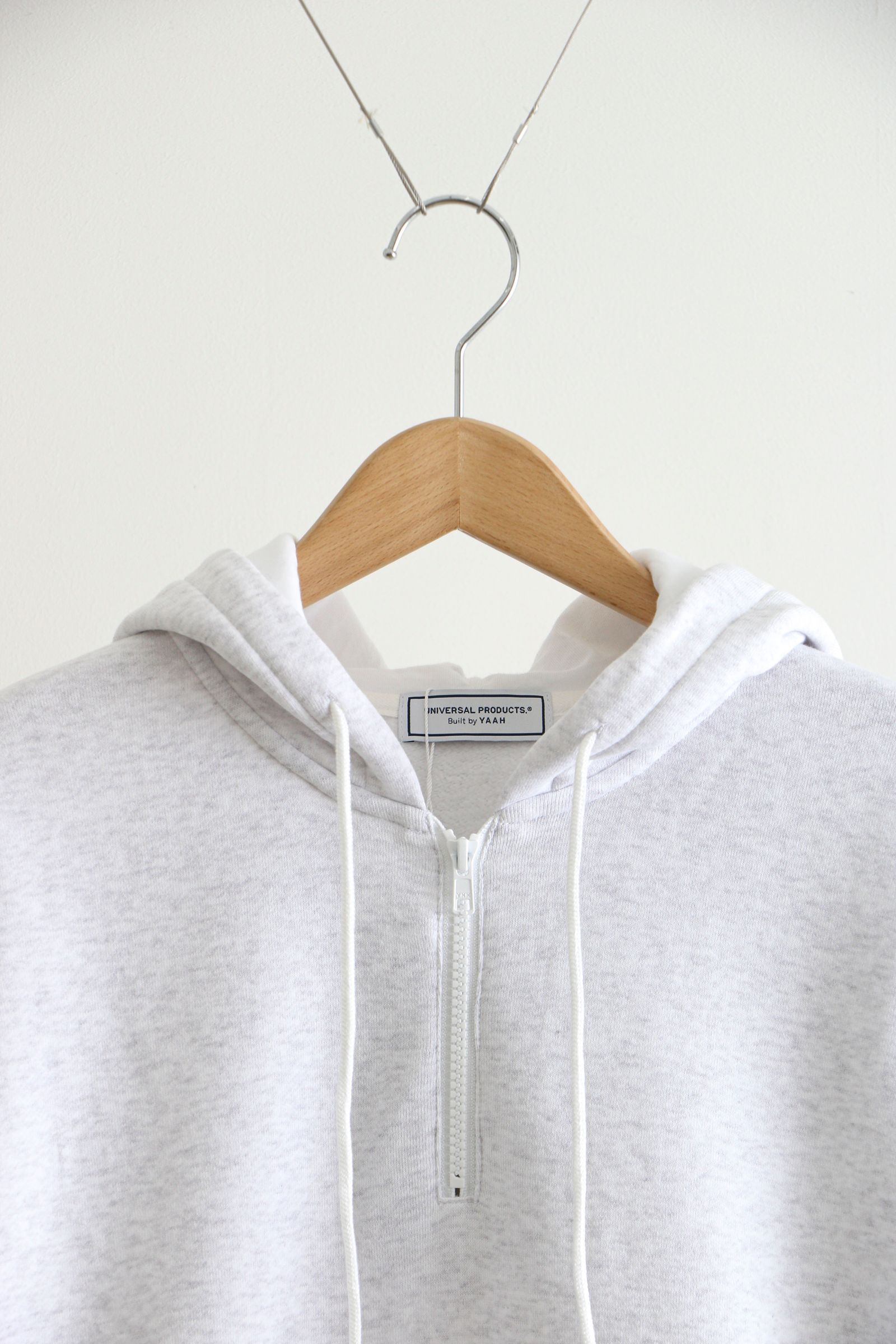 UNIVERSAL PRODUCTS - Yaah Half Zip Sweat Hoodie White | koko