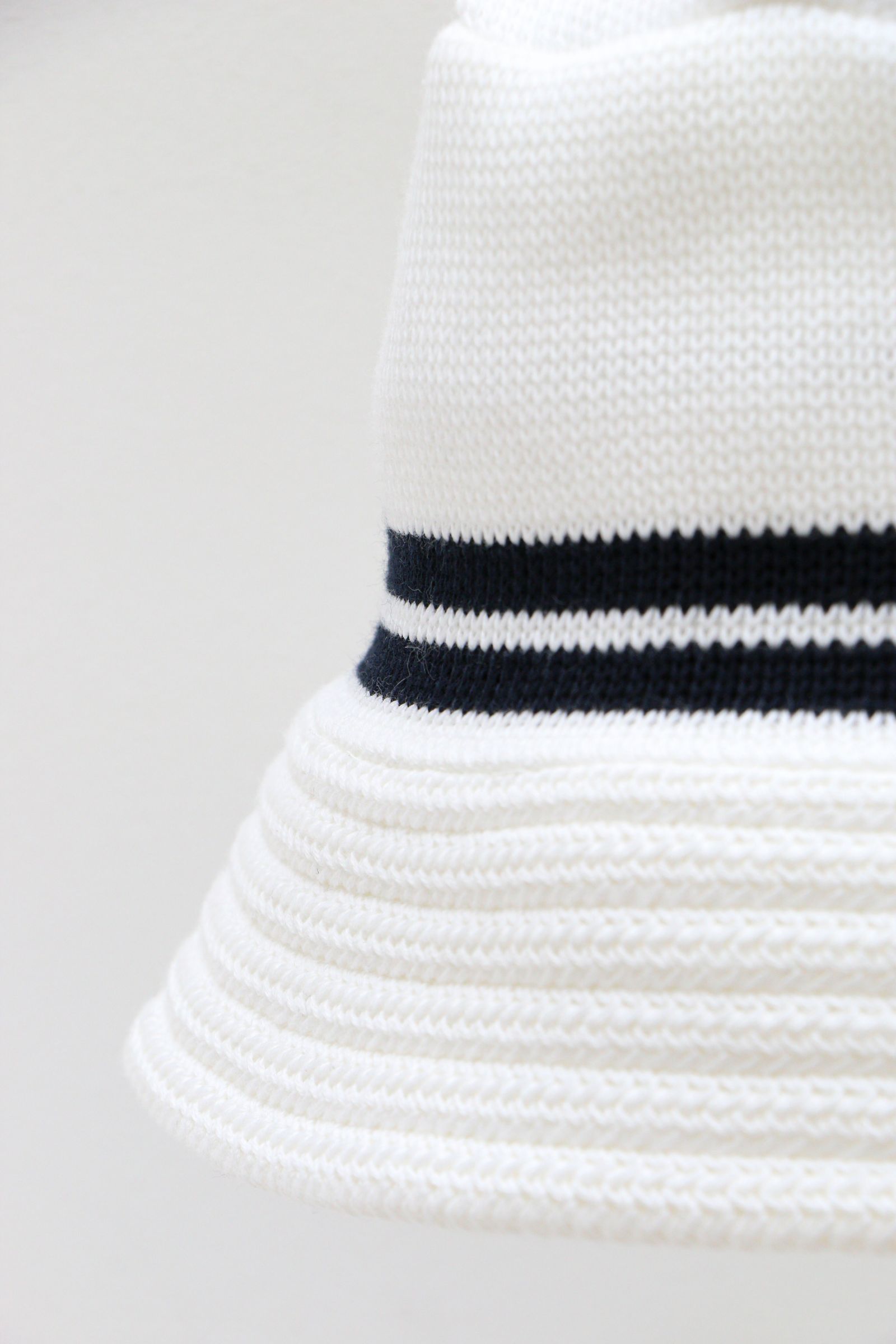 UNIVERSAL PRODUCTS - Comesandgose Crusher Hat WHITE LINE | koko