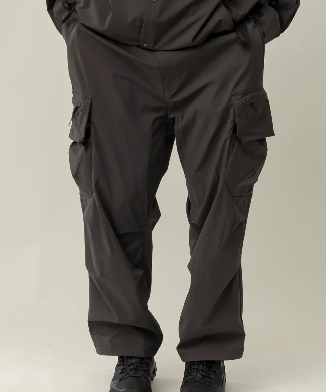 alk phenix - Cargo Pants KAR / karu-stretch taffeta II / OFF BLACK 