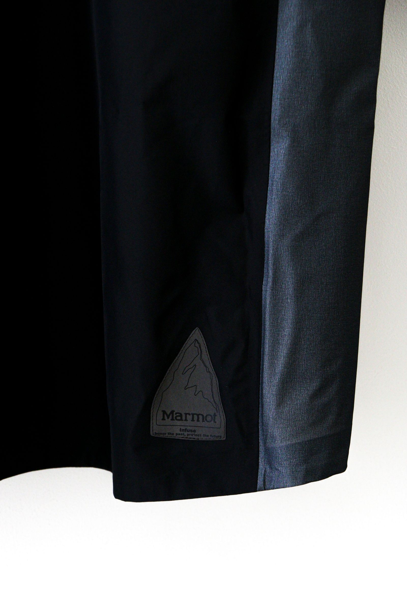Marmot Infuse - Silent Poncho Coat Black | koko