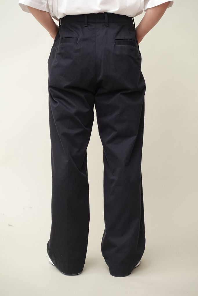 UNIVERSAL PRODUCTS - No Tuck Wide Chino Trousers NAVY | koko