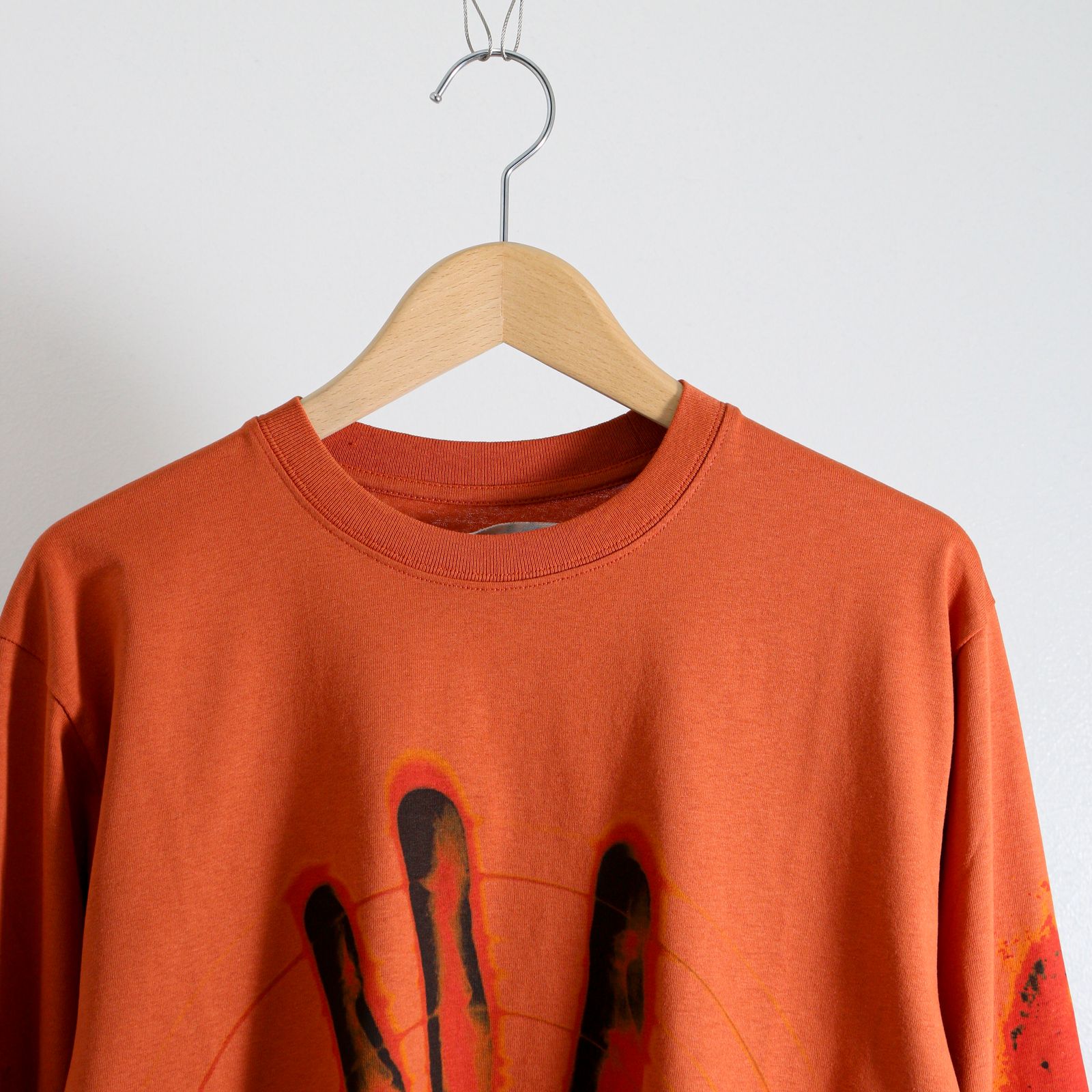 GENTLE FULLNESS - Recycled Cotton LS Tee - CHOCOLATE HAND 