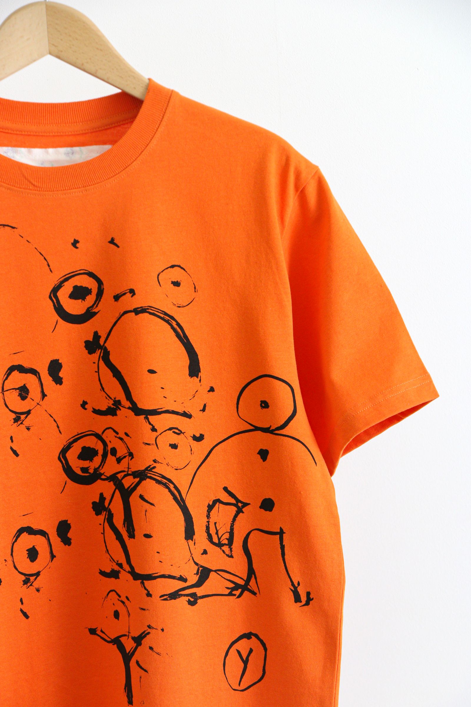 GENTLE FULLNESS - RECYCLED COTTON SS TEE / GOLDEN POPPY LUCAS DILLON /  プリントTシャツ / オレンジ | koko