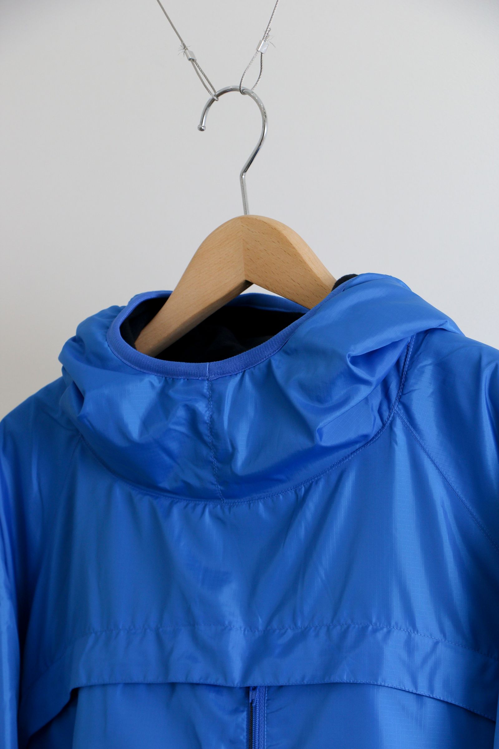 tone - tone REVERSIBLE ANORAK HOODIE BLUE / アノラック / ポーラ