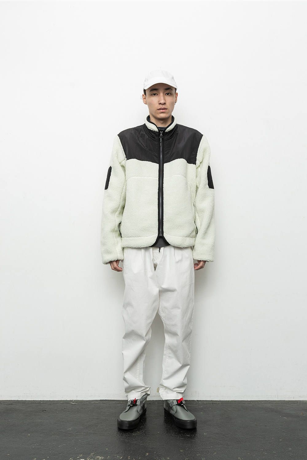 - 2019 A/W LOOK BOOK -