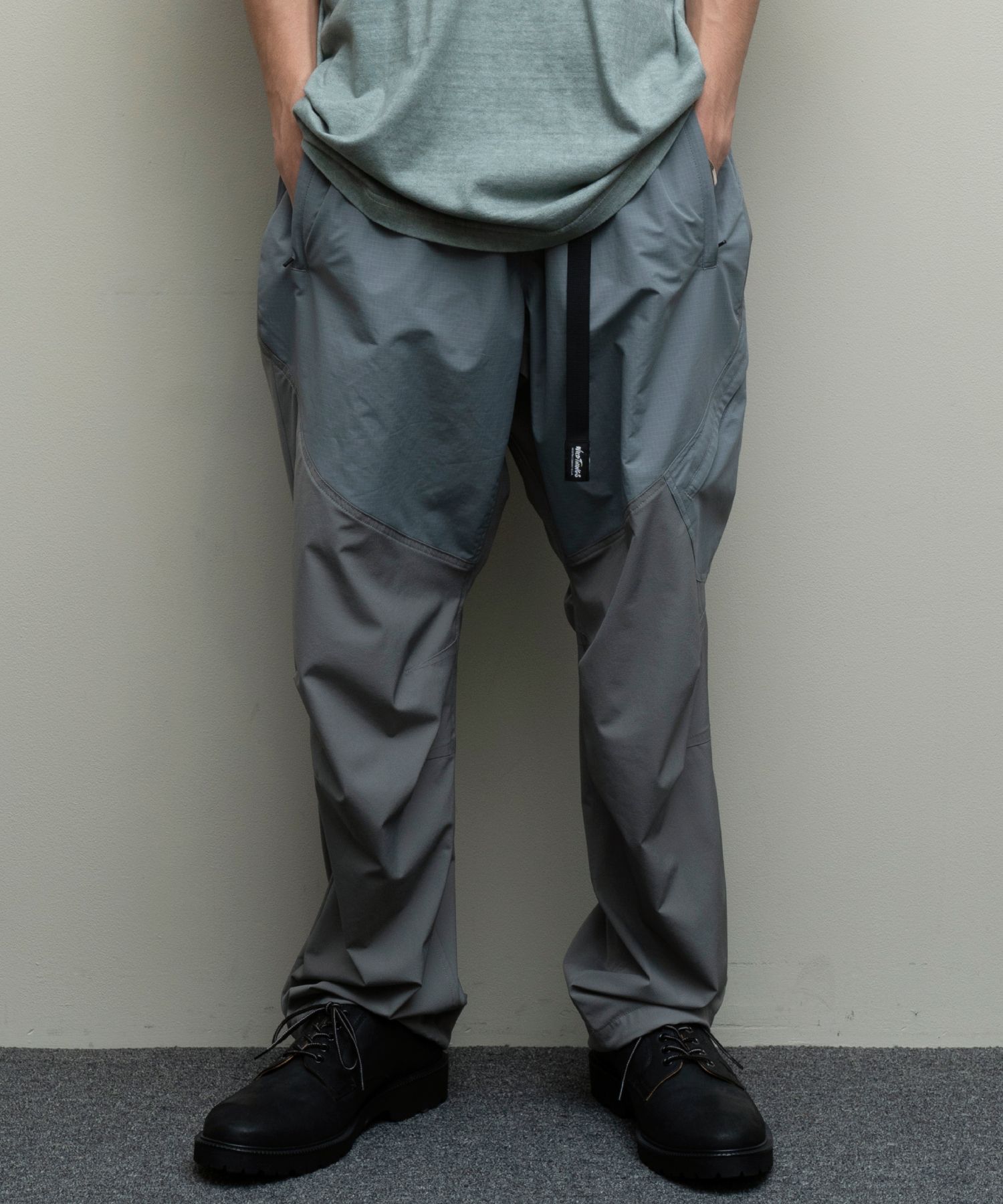 BAL×WILDTHINGS NYLON TRACK PANTS GRAPHTE | hartwellspremium.com