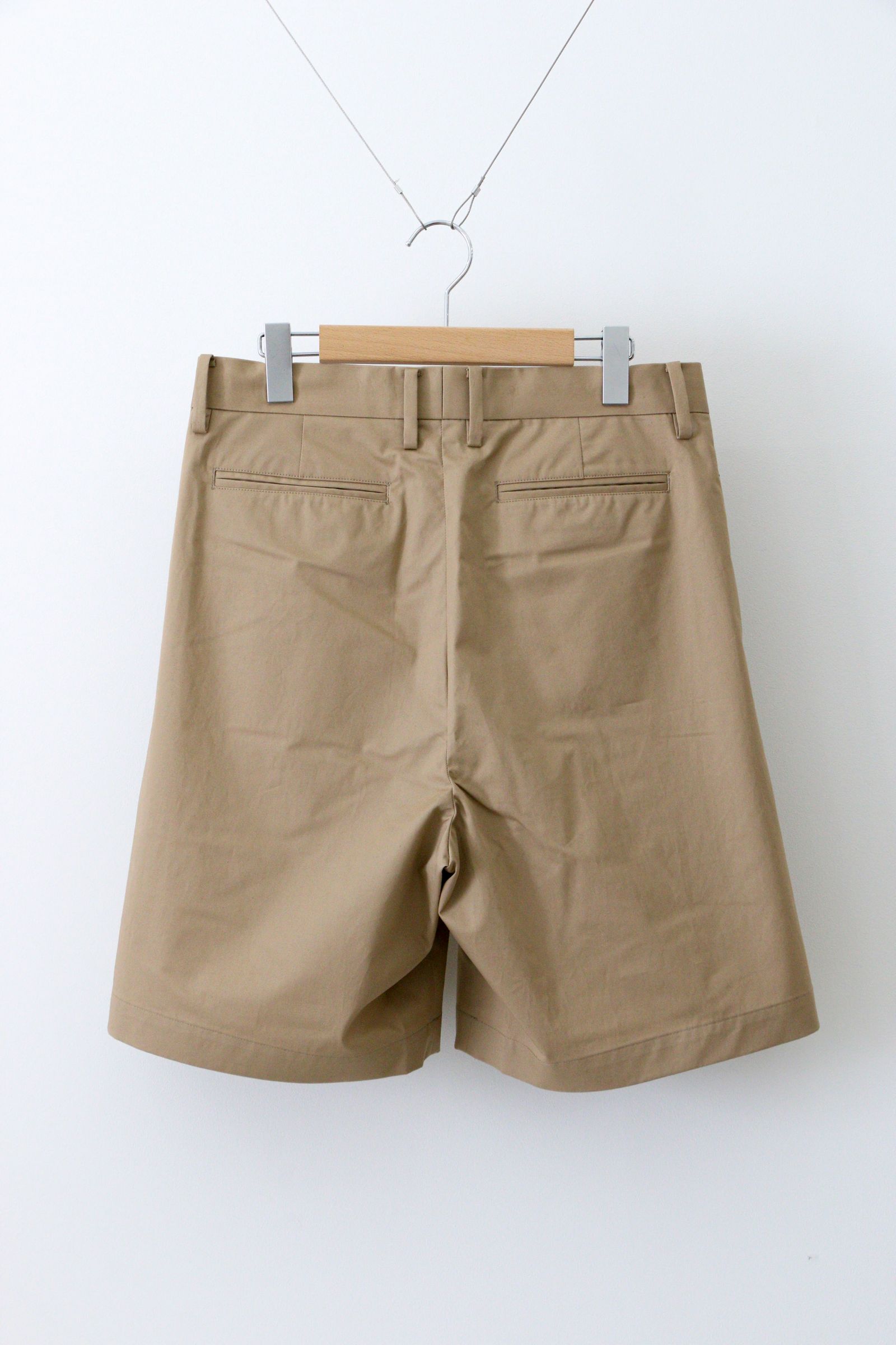 UNIVERSAL PRODUCTS - 2TUCK WIDE EASY SHORTS BEIGE