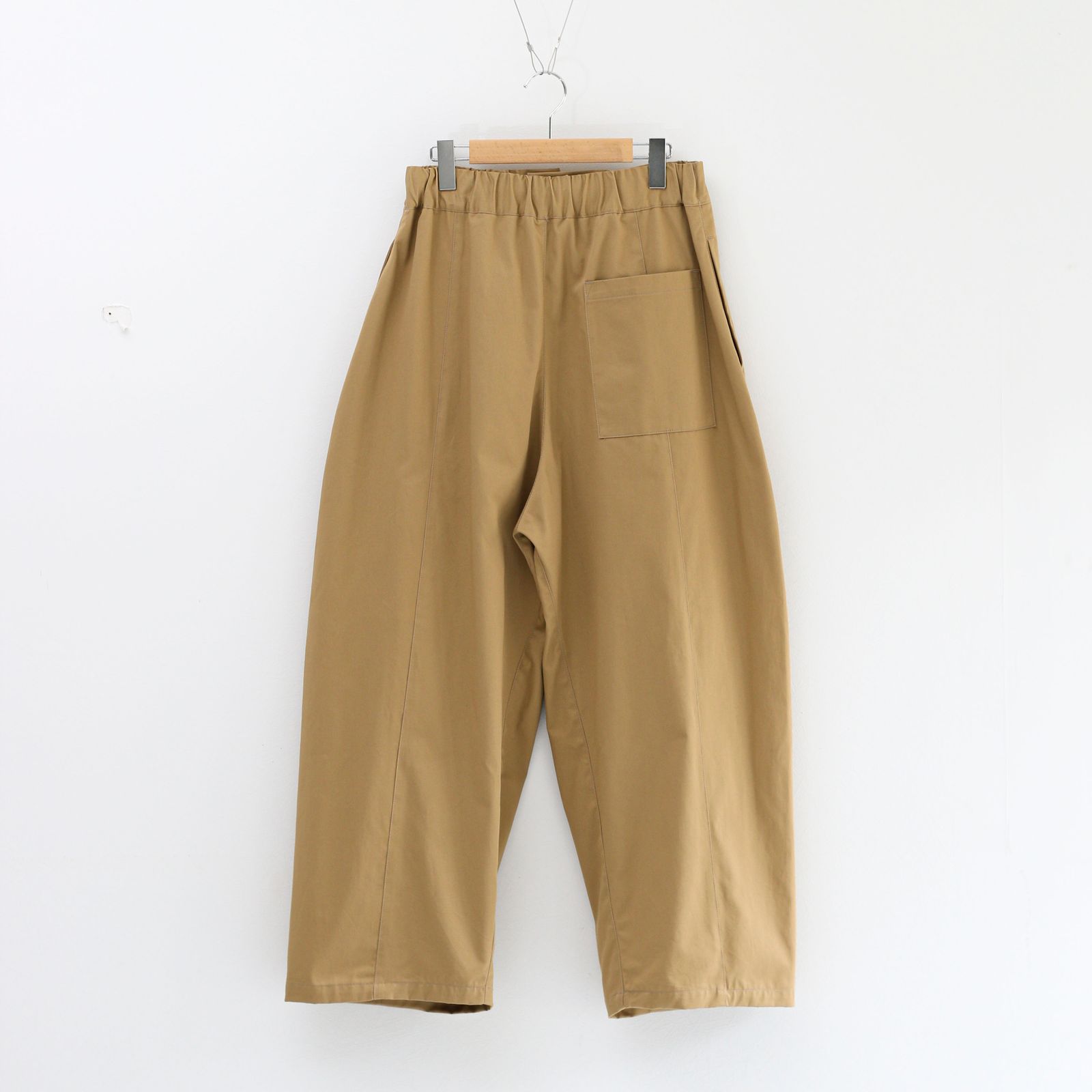 SAGE NATION - BOX PLEAT TROUSER SAND / ボックスプリーツトラウザー / チノ / ボトムス / ベージュ |  koko