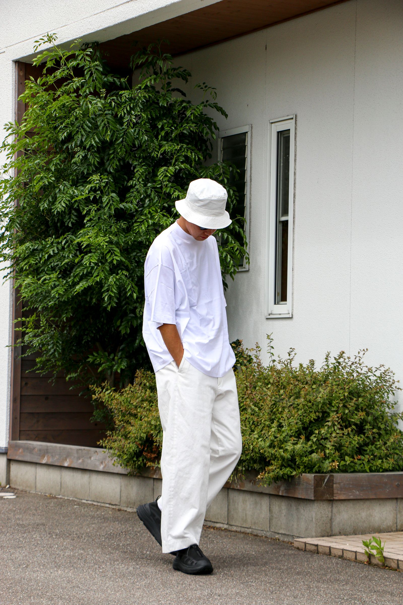 UNIVERSAL PRODUCTS - No Tuck Wide Denim Trousers WHITE | koko