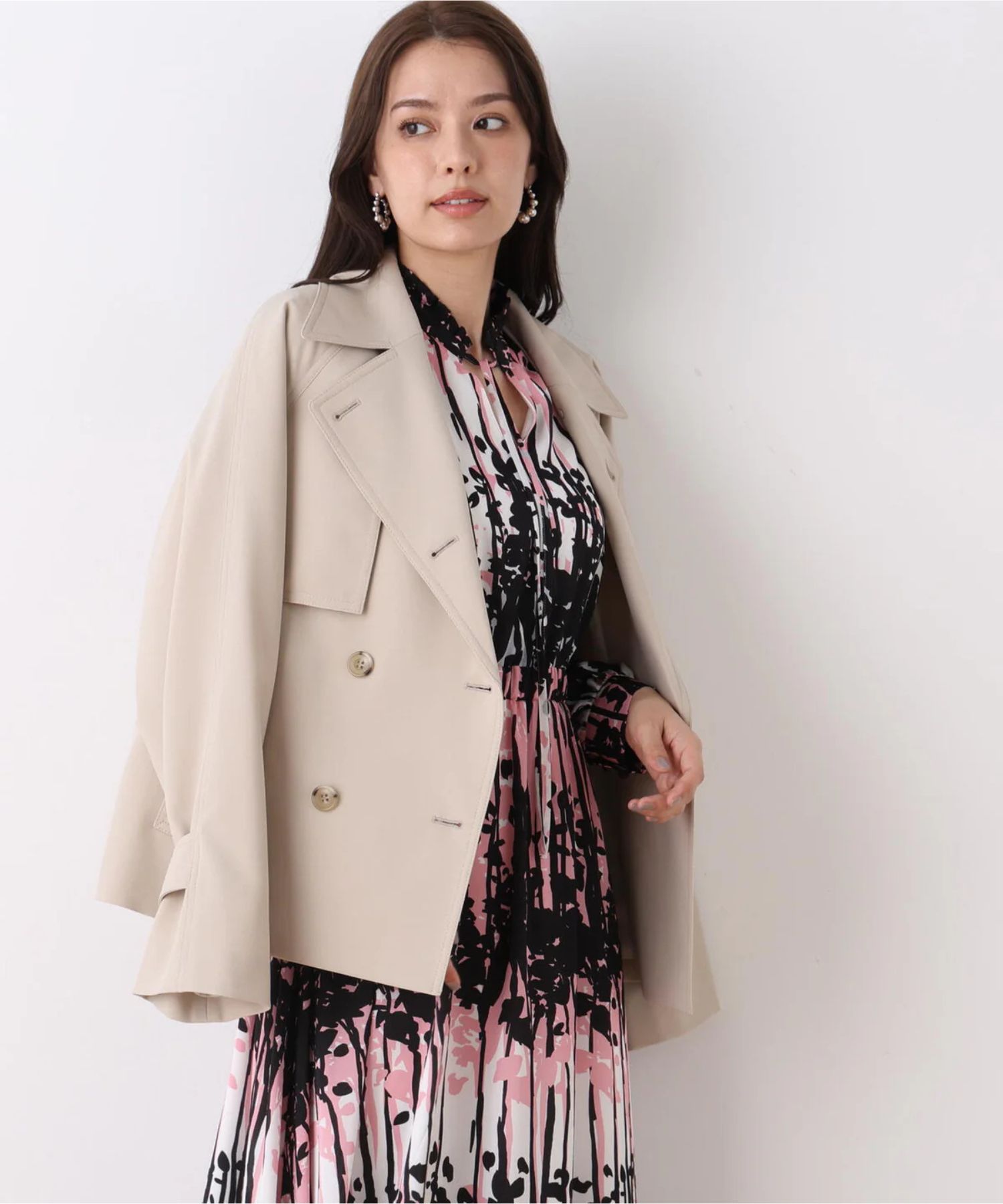 ソフトオックスショートトレンチコート(ベージュ)ポリエステル / ストレッチあり / 前釦あき / 前ポケット×2 / 0316151221