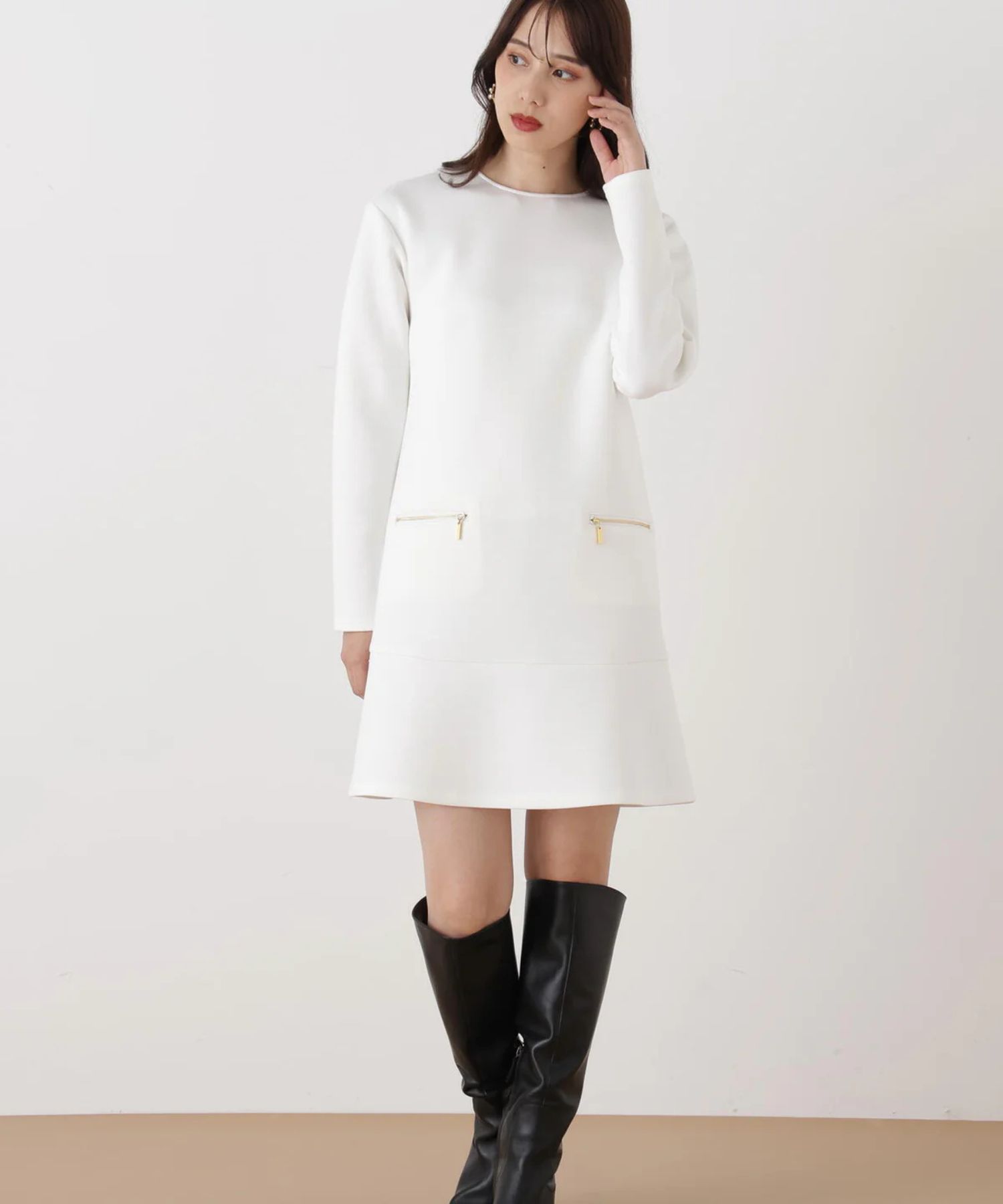 バイカラードッキングミニワンピース(ホワイト)ポリエステル / ストレッチあり / 裏地無し / 後ファスナーあき / ひざより上の丈 / 0316140130