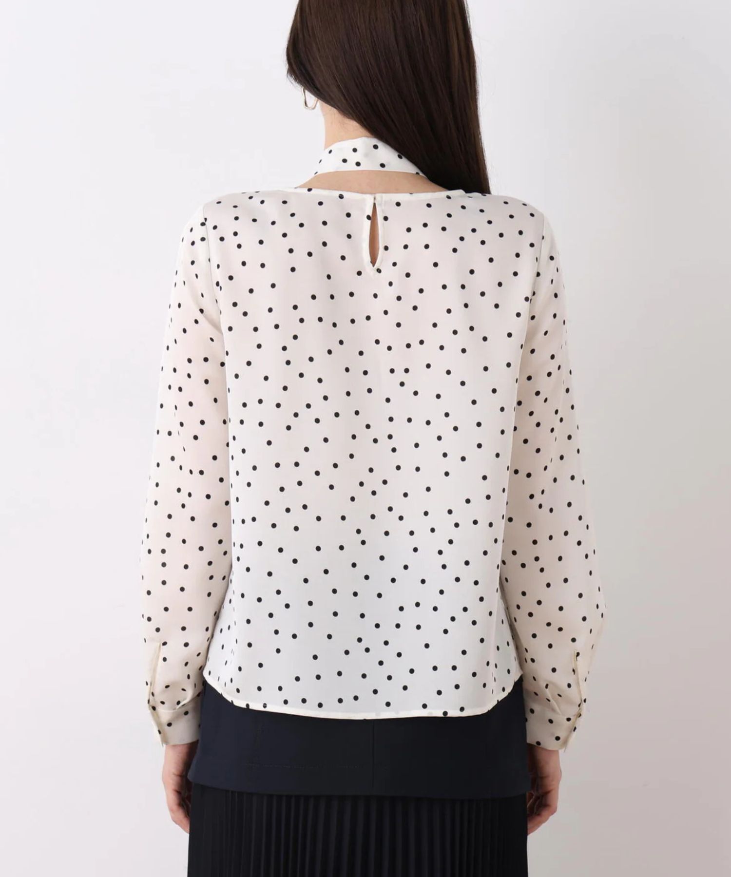 2WAYボウタイブラウス(ホワイト系) ポリエステル / ストレッチ無し / 裏地無し / 後ろ衿ぐりなみだ開きあり / 0316110222