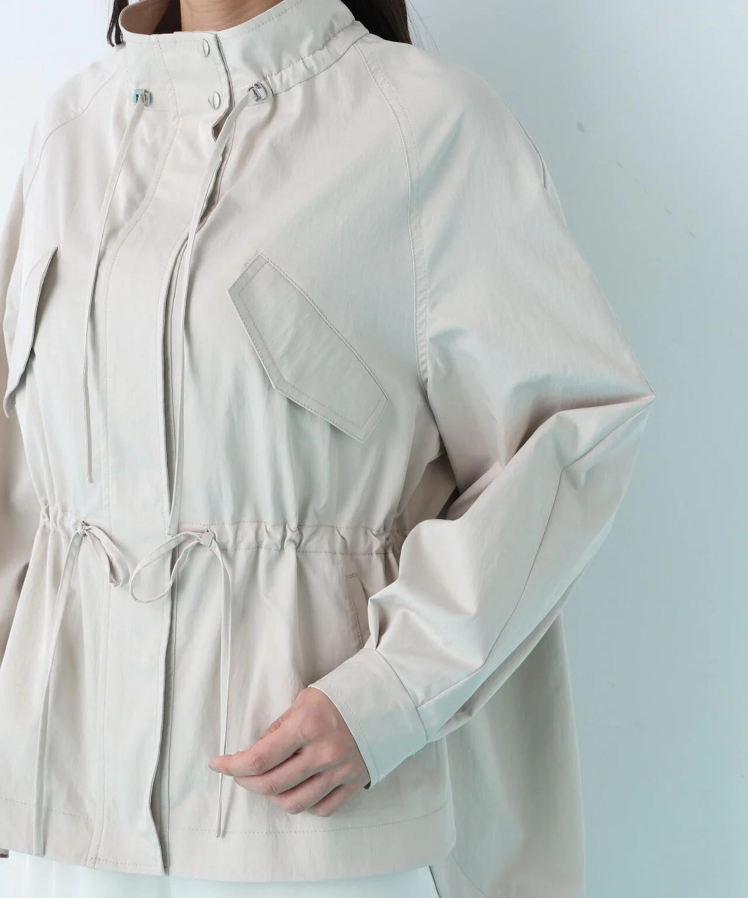 ストレッチツイルマウンテンパーカー(ベージュ)ポリエステル / ストレッチあり / 裏無し / 両脇ベンツあき / 前ファスナー開き+ドットボタン / 0316155217