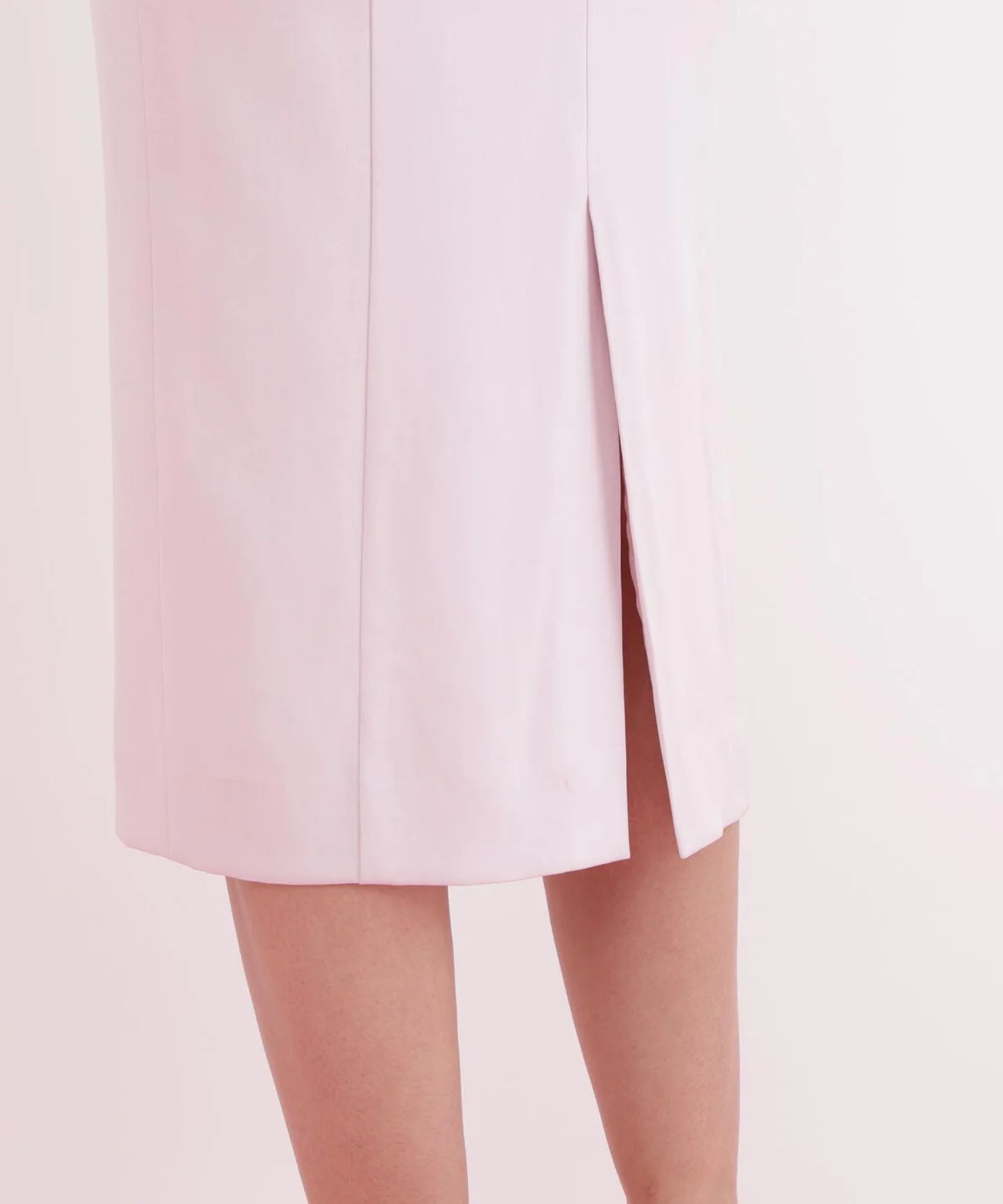 ハイツイストワンピース(ピンク)トリアセテート / 裏地付き / 後ファスナー / 後裾にベンツあり / 膝がちょうど隠れる丈 / ストレッチあり / 共地ベルト付き / 0316940099