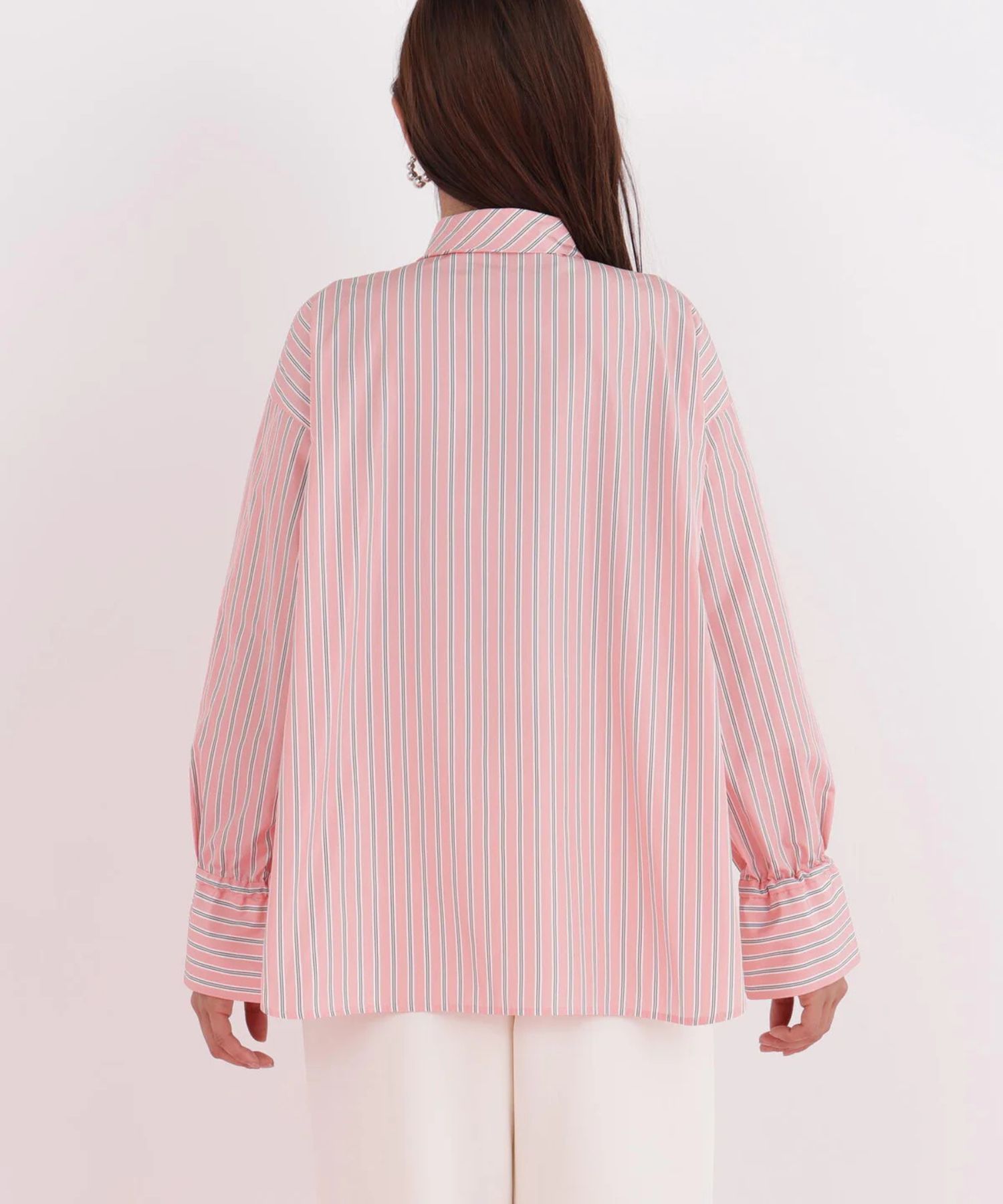 ストライプタイネックシャツ(ピンク系)ポリエステル / ストレッチ無し / 裏地無し / 前比翼あき / 衿から続きのリボン付き / 左胸に飾りポケット / 0316110101