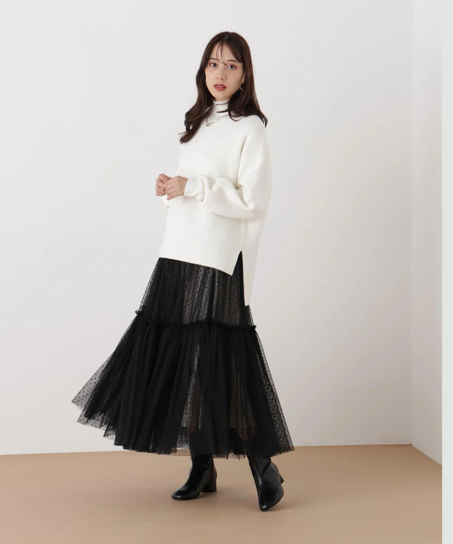 ドットチュールギャザーティアードスカート(ブラック)ポリエステル / ストレッチなし / 裏地付き / 左脇ファスナー / くるぶしくらいの丈 / 0316120122