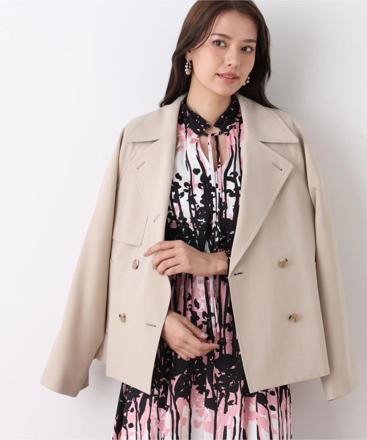 ソフトオックスショートトレンチコート(ベージュ)ポリエステル / ストレッチあり / 前釦あき / 前ポケット×2 / 0316151221