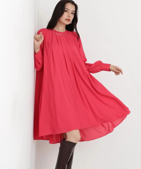 タックフレアジョーゼットワンピース(レッドピンク)ポリエステル / 見頃裏地付き / 後ファスナー / 0315240125