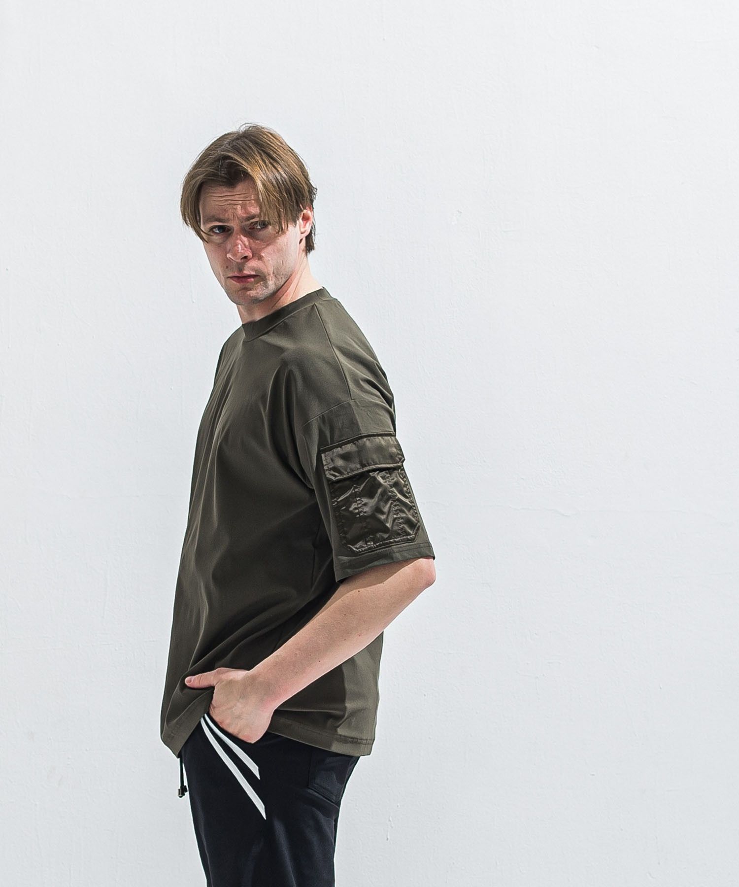 militaryPocket nylon OVER  TEE (KHAKI) ナイロン/ ストレッチ / 袖ポケット付き /速乾性 / 手洗可  /  RC40-T-008