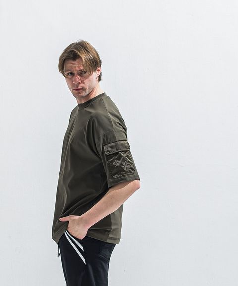 militaryPocket nylon OVER  TEE (KHAKI) ナイロン/ ストレッチ / 袖ポケット付き /速乾性 / 手洗可  /  RC40-T-008