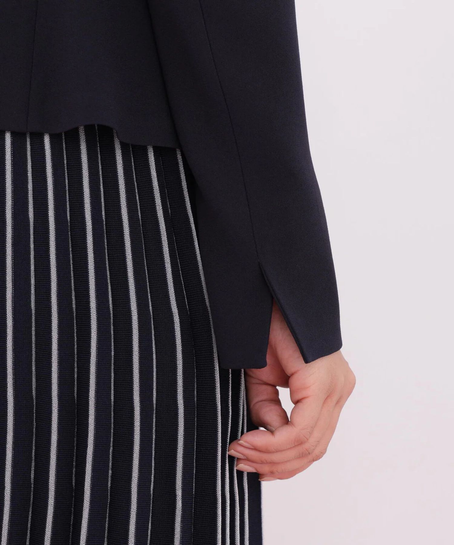 キーネックペプラムジャケット (ネイビー)アセテート / ストレッチなし / 裏地付き / 前ホックあき / 肩パットあり / 0316150112