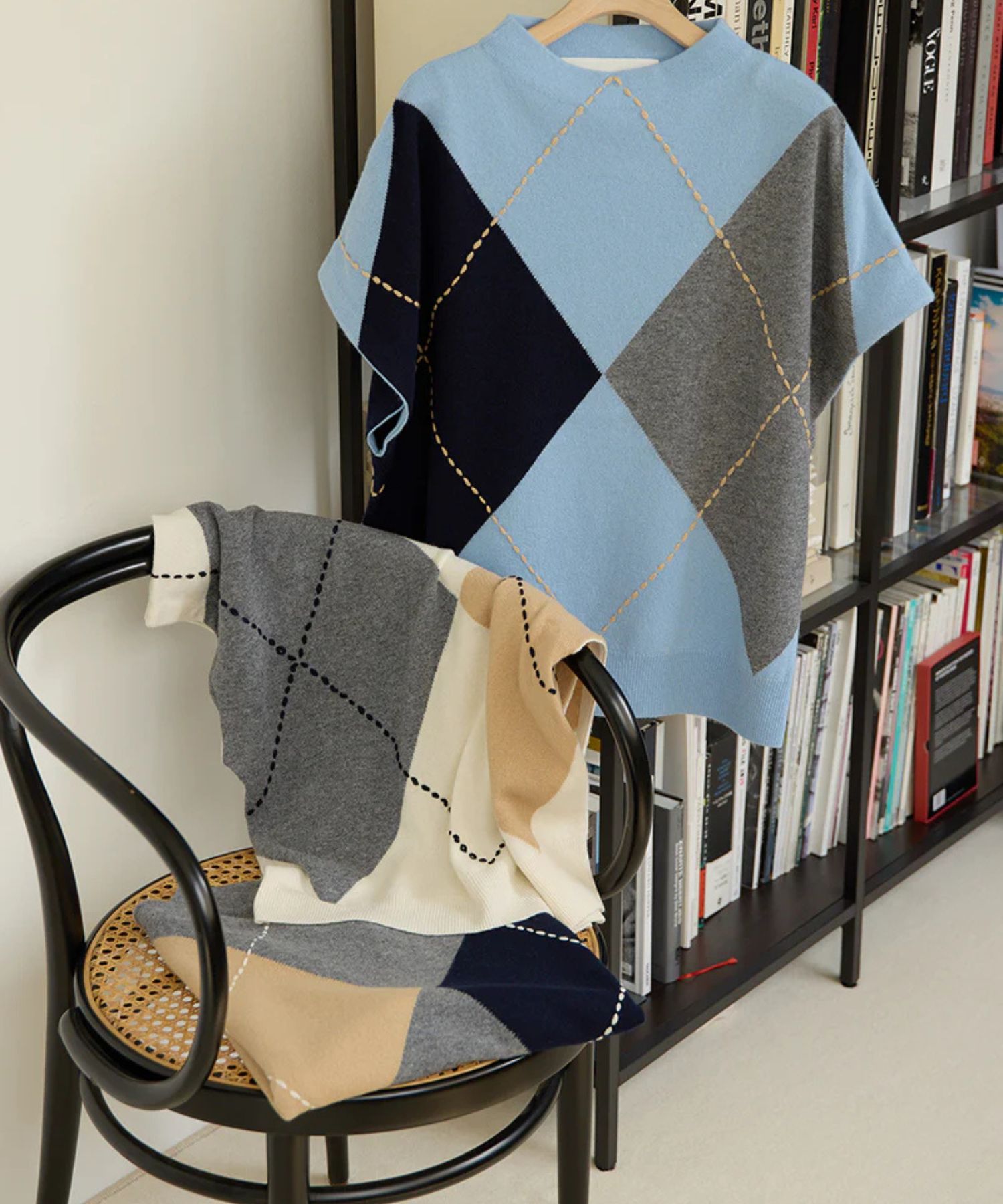 ARGYL INTARSIA VEST (BLUE) 毛 / ハンドステッチ / 柔らかい /  ADWS-501-27