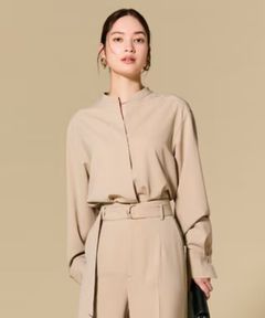 SPHENE / スタンドカラープルオーバーブラウス (Beige) ポリエステル / 長袖 / ストレッチ  / 手洗可 / BLCWLS0103