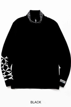 PRINTED SOFT TURTLE NECK TEE  (ブラック) ポリエステル / ストレッチ/ オリジナル  グラフィックロゴ / 14573