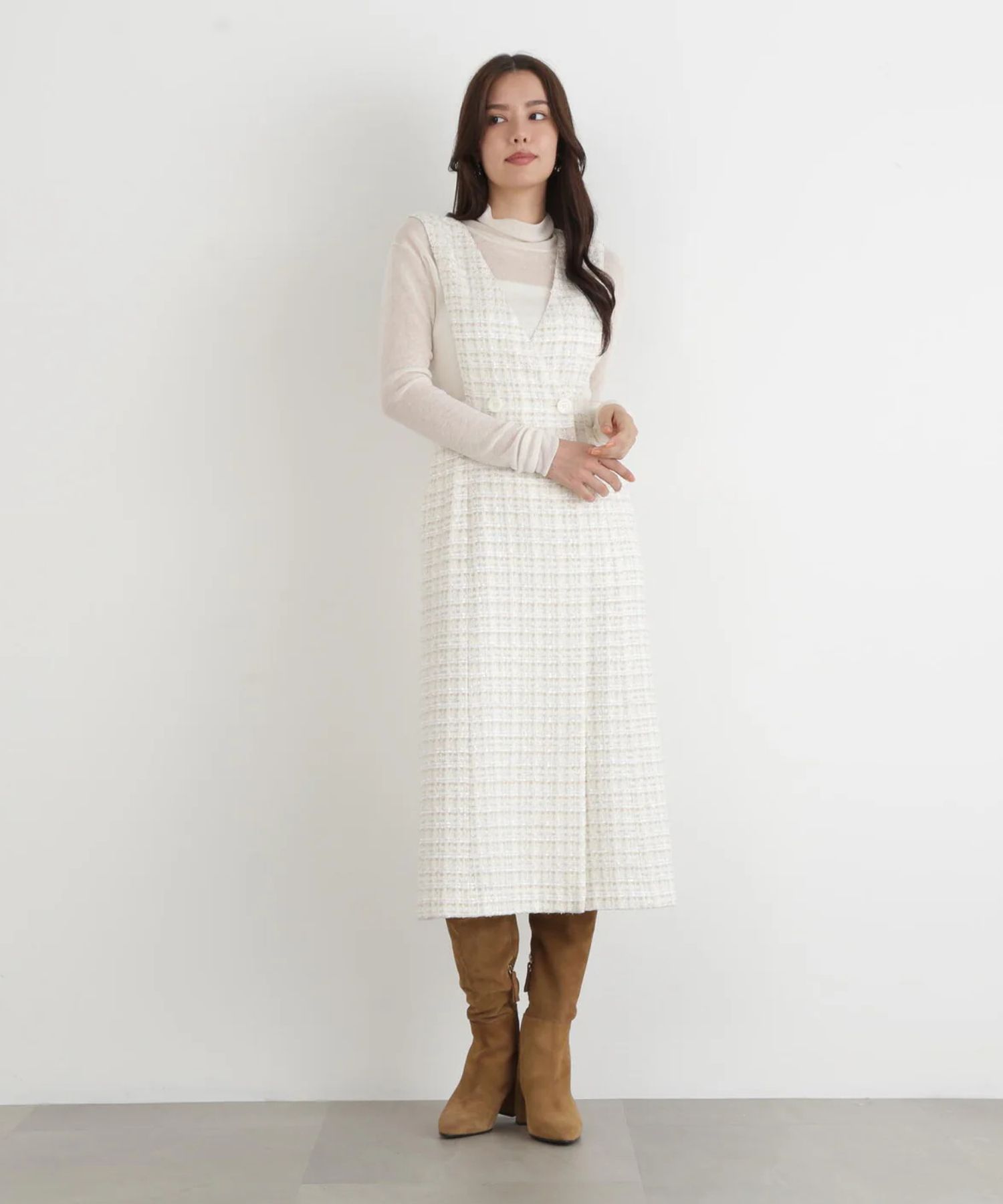 リープツイードジャンパースカート(エクリュ)毛 / ストレッチ無し / 前ボタンあき / ポケットあり / 裏地あり / 前裾ベンツあきあり / ふくらはぎ下くらいの丈 / 0315240009