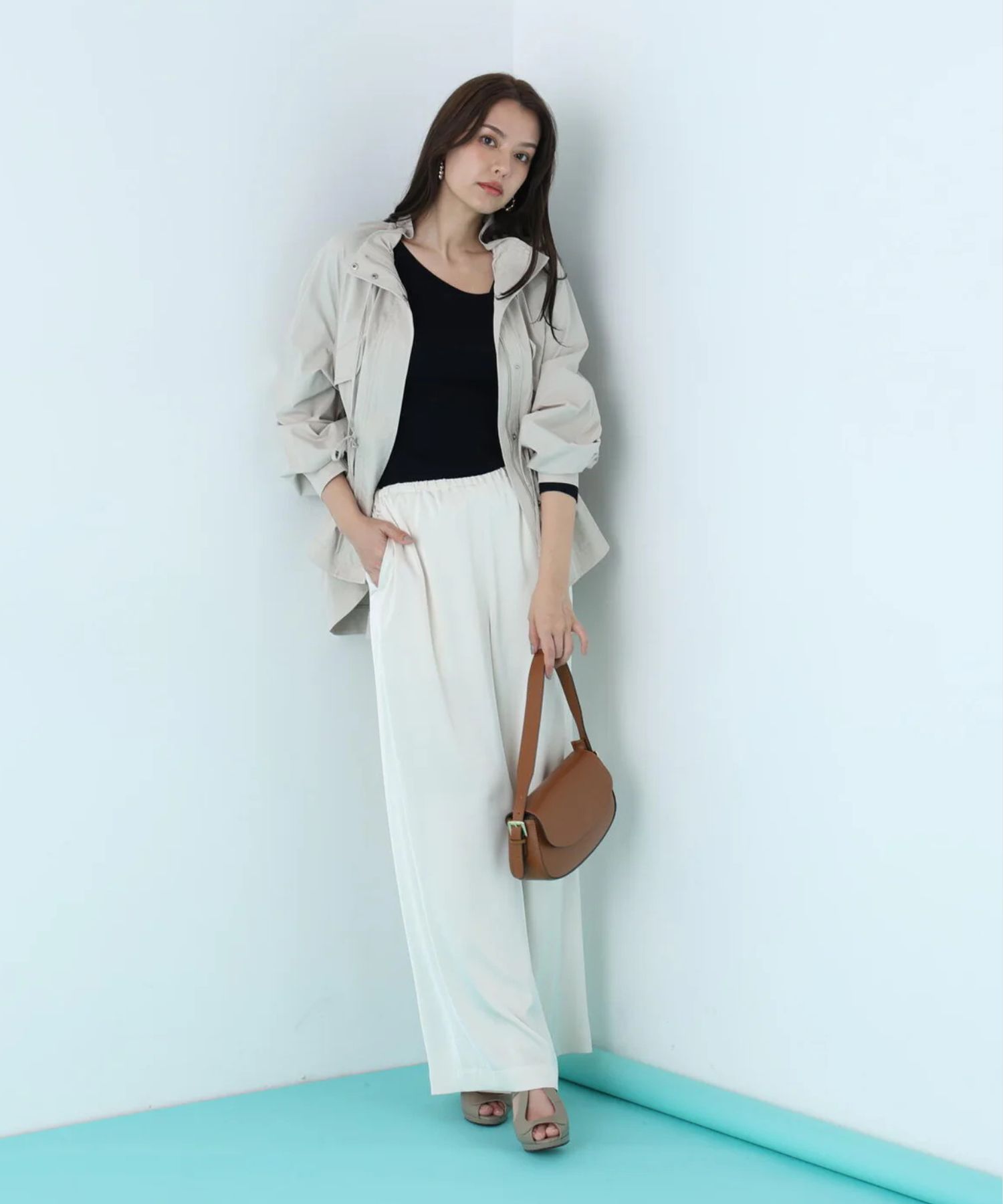 ストレッチツイルマウンテンパーカー(ベージュ)ポリエステル / ストレッチあり / 裏無し / 両脇ベンツあき / 前ファスナー開き+ドットボタン / 0316155217