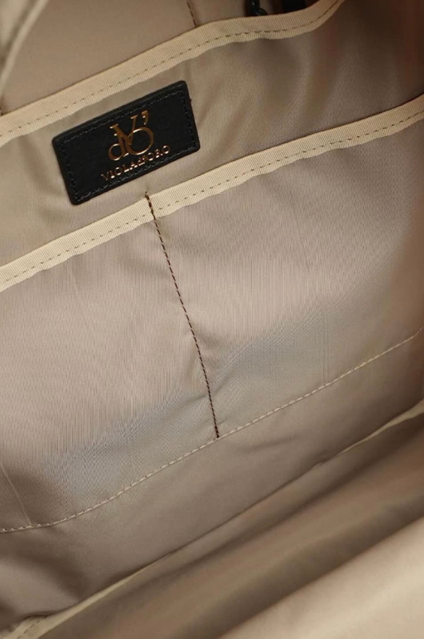 GINO / V-2133（Taupe）ナイロン / 牛革 / ジーノ（トープ）バックパック / ファスナーポケット有り / 本体貫通ポケット有り / キーフック有り / A4サイズ収納可 / 日本製【正規販売店】