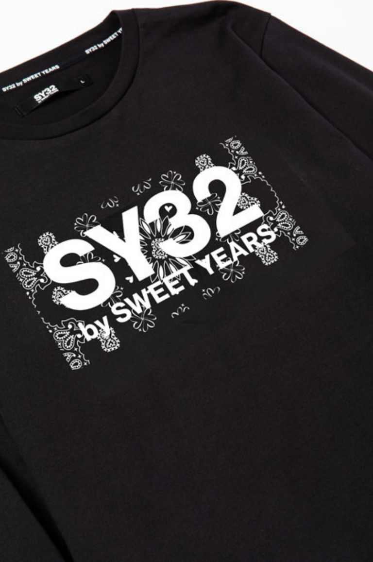 SY32 by SWEET YEARS - PAISLEY BOX LOGO L/S TEE | LA FEMME